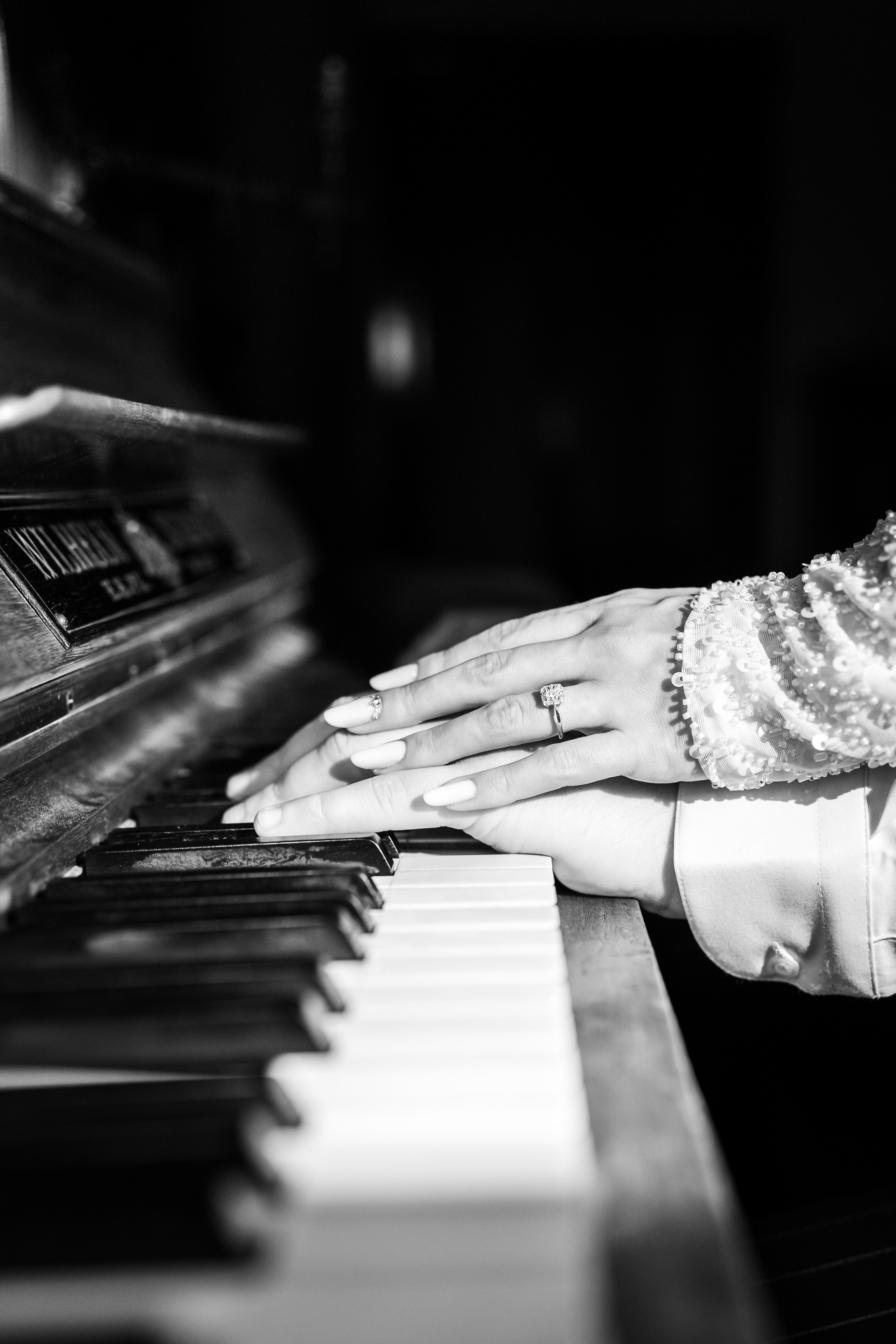 Cununia civilă a lui Tudor și Mădălina – eleganță, emoție și lumină. Event, portrait, and lifestyle photographer