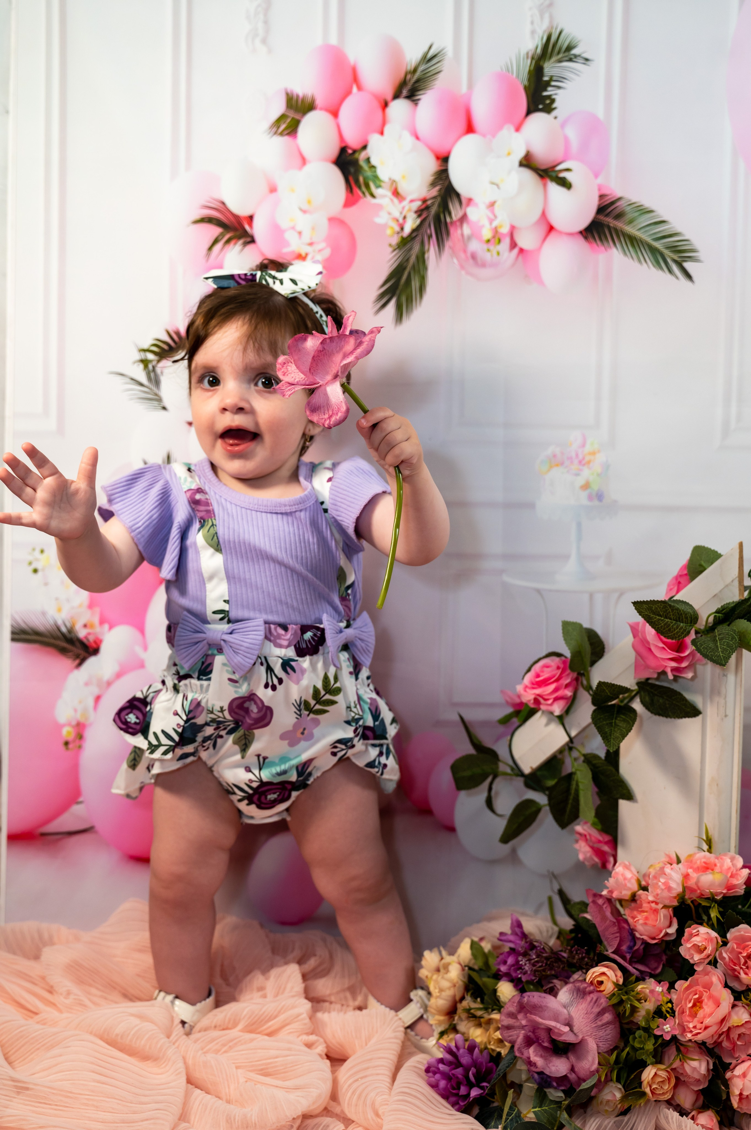 Smash the cake. Lucia Adam Family Photography