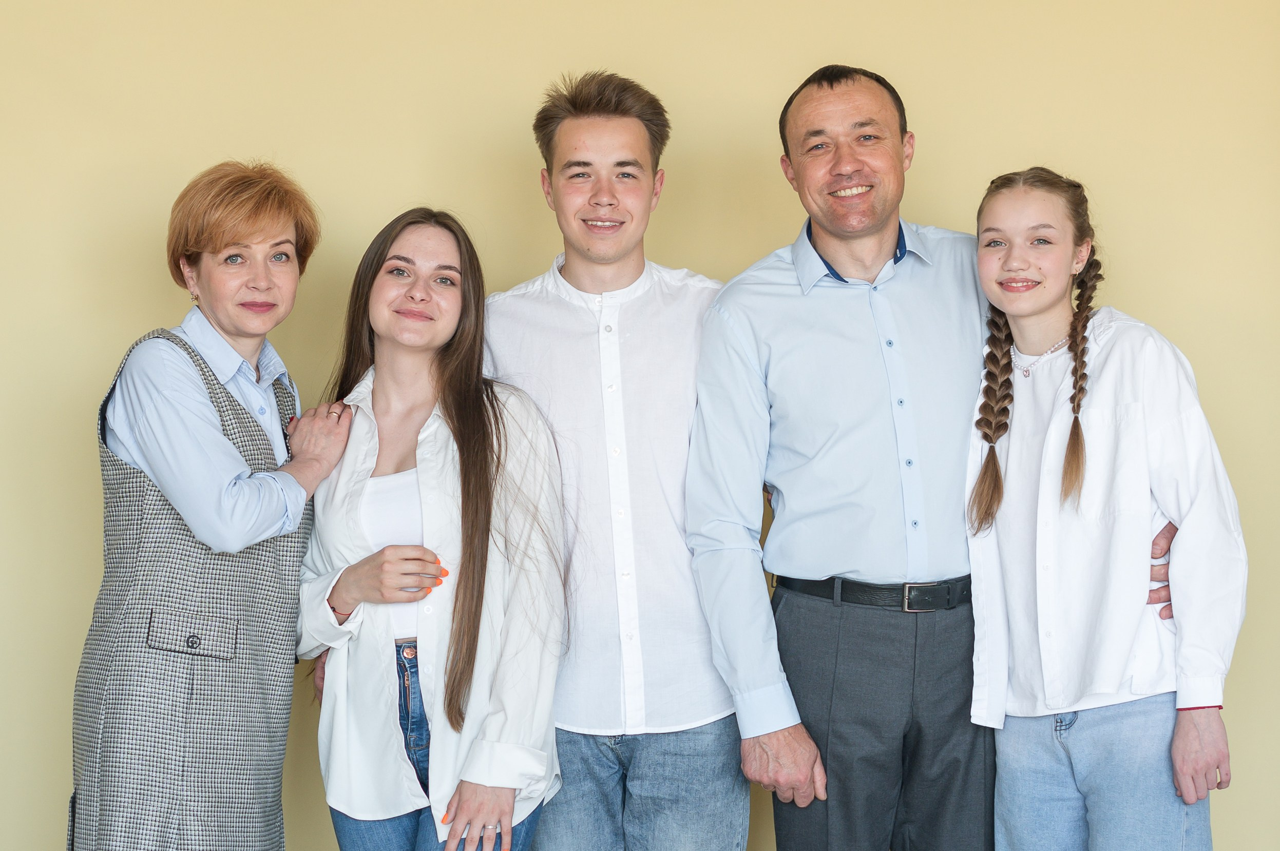 Семейная фотосессия в студии. Семейный и детский фотограф в Минске Надежда Савицкая