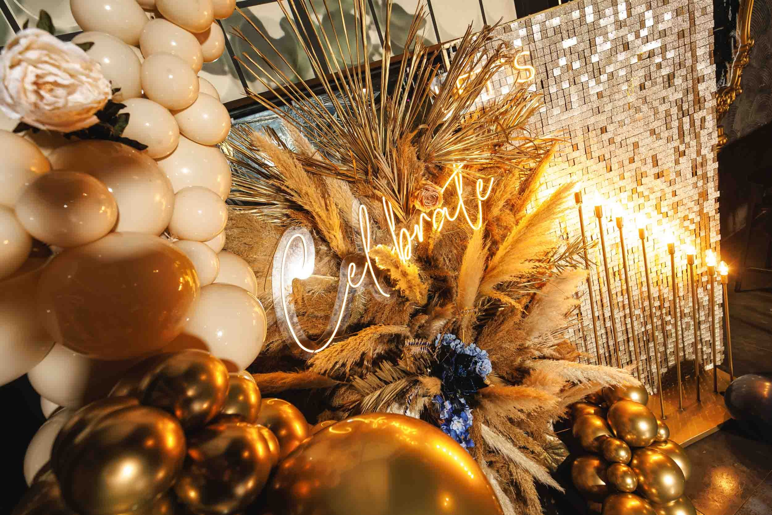 Luksuzna dekoracija prostora za proslavu 18. rođendana, detalji enterijera SHOWROOM Event centra u Novom Sadu.