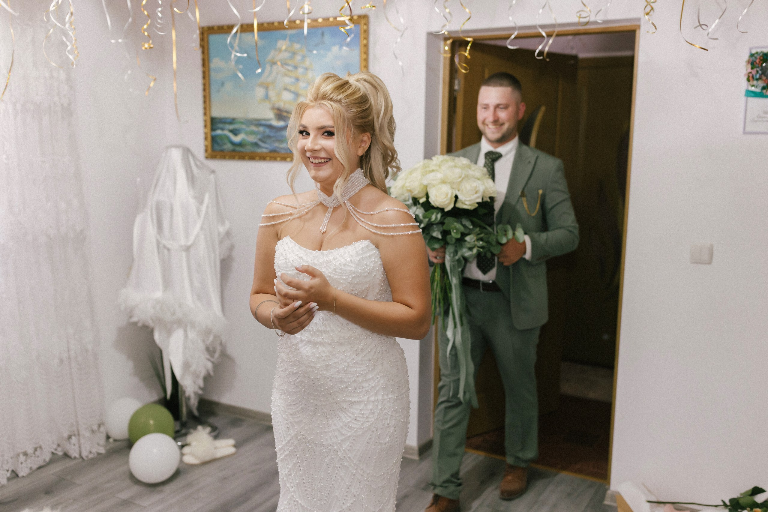 - mireasă Lavinia pregătire casa părintească Hârlău- mire Mihai pregătire Flămânzi cavalerii de onoare- fotograf nuntă Casa Jorovlea- ședință foto miri Mihai și Lavinia- nuntă elegantă Casa Jorovlea- fotografie de nuntă naturală România- domnișoare de onoare pregătire mireasă- emoții nuntă biserică- dansul mirilor Casa Jorovlea* fotograf profesionist nuntă Botoșani Iași* fotografie documentară de nuntă- familie și prieteni la nuntă- nași Mihai și Nicoleta nuntă- portret mireasă în lumină naturală- petrecere nuntă Casa Jorovlea- Nuntă Mihai și Lavinia – momente emoționante din ziua nunții, pregătirile mirilor în Hârlău și Flămânzi, ceremonia religioasă și ședința foto realizată de  AlinoFotoStudio -  Mireasa Lavinia în timpul pregătirilor la Hârlău-  Mihai pregătit de cavalerii de onoare în Flămânzi - Ceremonia religioasă a mirilor Mihai și Lavinia-Ședință foto romantică de nuntă Mihai și Lavinia - Dansul mirilor la petrecerea de nuntă -  fotograf nuntă Iași-  fotograf nuntă Botoșani- wedding photography Romania- AlinoFotoStudio - AlinoFotoStudio - Alin Chirilă fotograf - fotograf Botoșani - fotograf Iași - fotograf Hârlău - fotograf Bacău - fotograf Suceava - fotograf București - fotograf Neamț - servicii foto video - fotograf evenimente - fotograf nuntă - fotograf botez - wedding photographer Romania - ședință foto nuntă - fotografie de eveniment - wedding photography - fotografie profesională - fotograf profesionist România- povestitor prin fotografie, servicii foto - video -profesionale