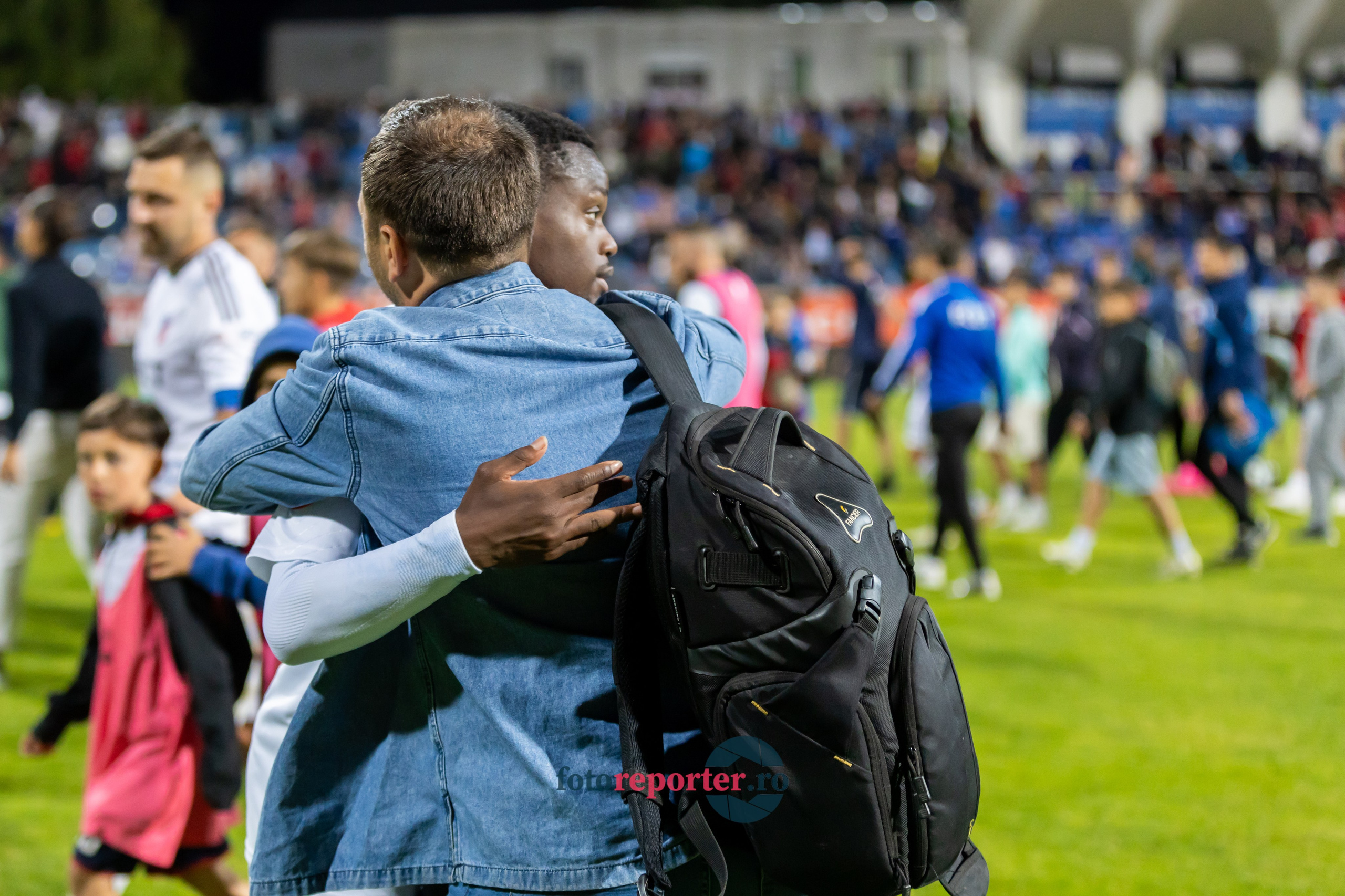 Galerie Foto: FC Botoșani vs. CS Mioveni - Pe 17 mai 2024, am fost martorii unei partide incredibile între FC Botoșani și CS Mioveni, în prima manșă a barajului pentru evitarea retrogradării. În fața unui stadion plin de emoție și speranță, echipa noastră a obținut o victorie importantă, cu un gol marcat de Aldair în minutul 93. 💪 *FC Botoșani 1-0 CS Mioveni*⚽️ Urmăriți momentele cheie ale meciului și bucuria suporterilor în această galerie foto! Pregătiți-vă pentru meciul de retur de pe 24 mai, când vom lupta din nou pentru a rămâne în prima ligă.#FCBotoșani #CSMioveni #BarajRetrogradare #ForzaBotoșani 