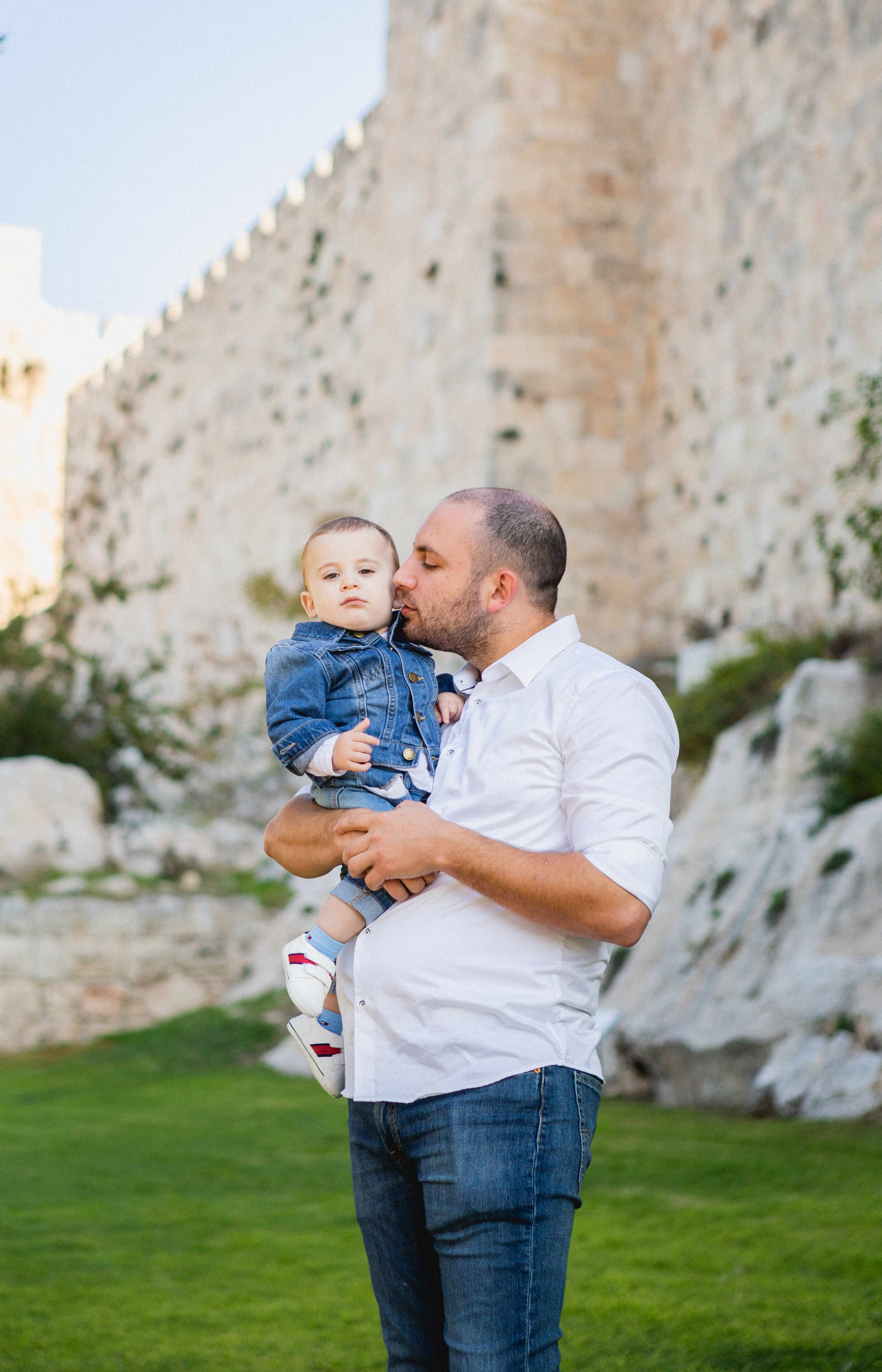 AT THE WALLS OF THE OLD CITY. PHOTOGRAPHER IN ISRAEL