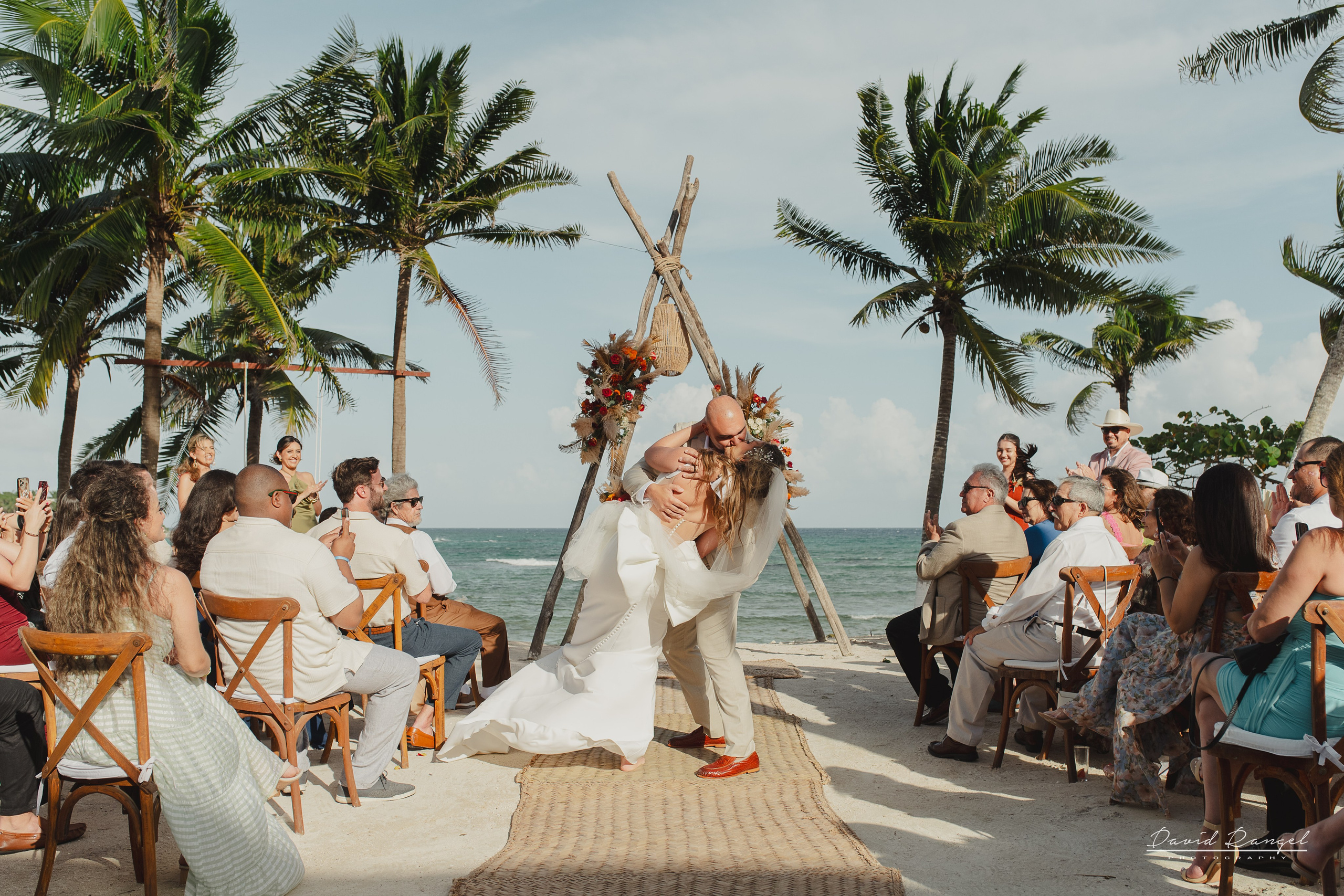 Classic Weddings. Destination wedding photographer based in Cancun and Riviera Maya with service worldwide