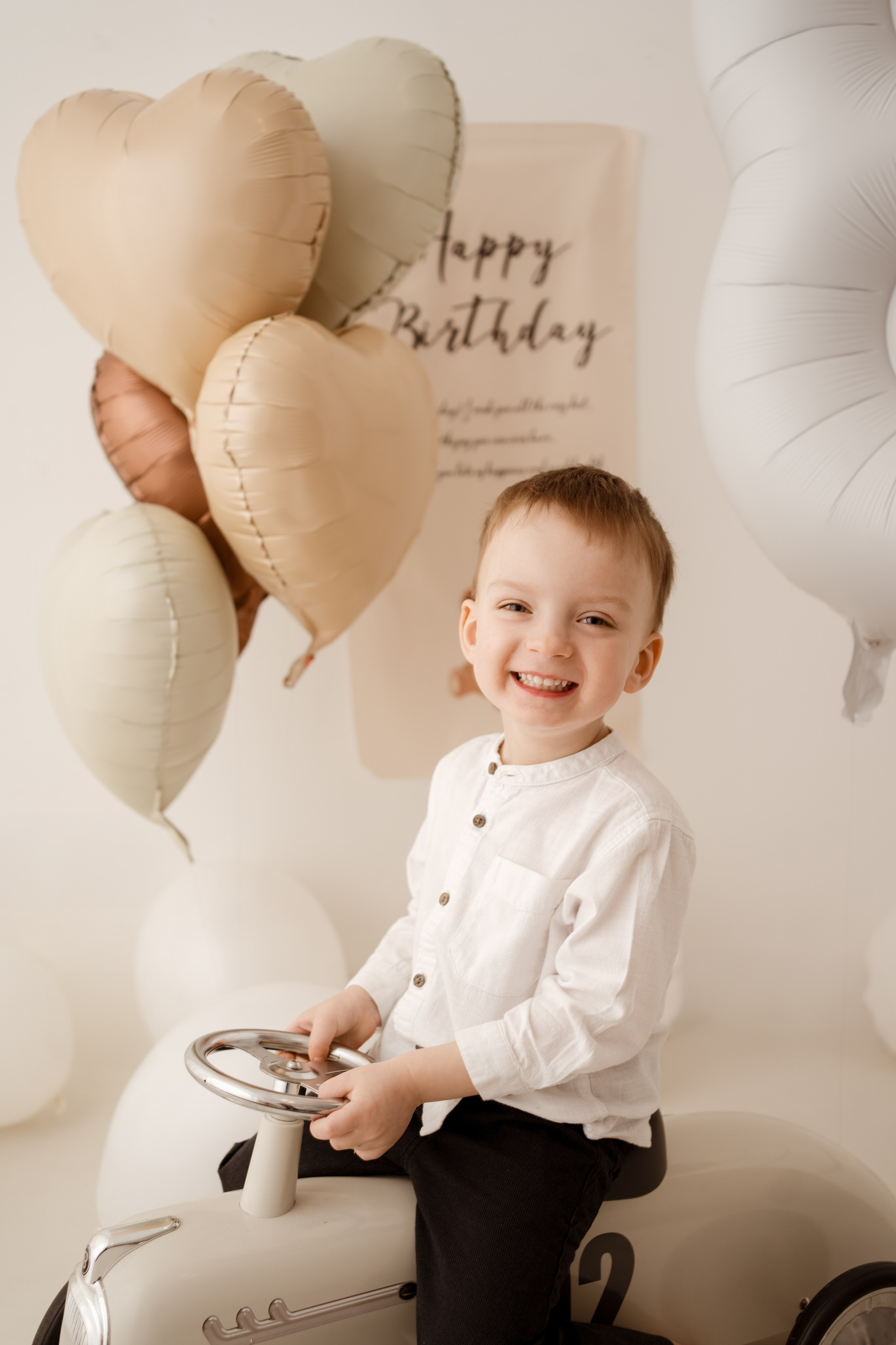 Sesja urodzinowa dziecięca. Fotograf Łódź - sesja ciążowa, noworodkowa, dziecięca. Studio w Łodzi