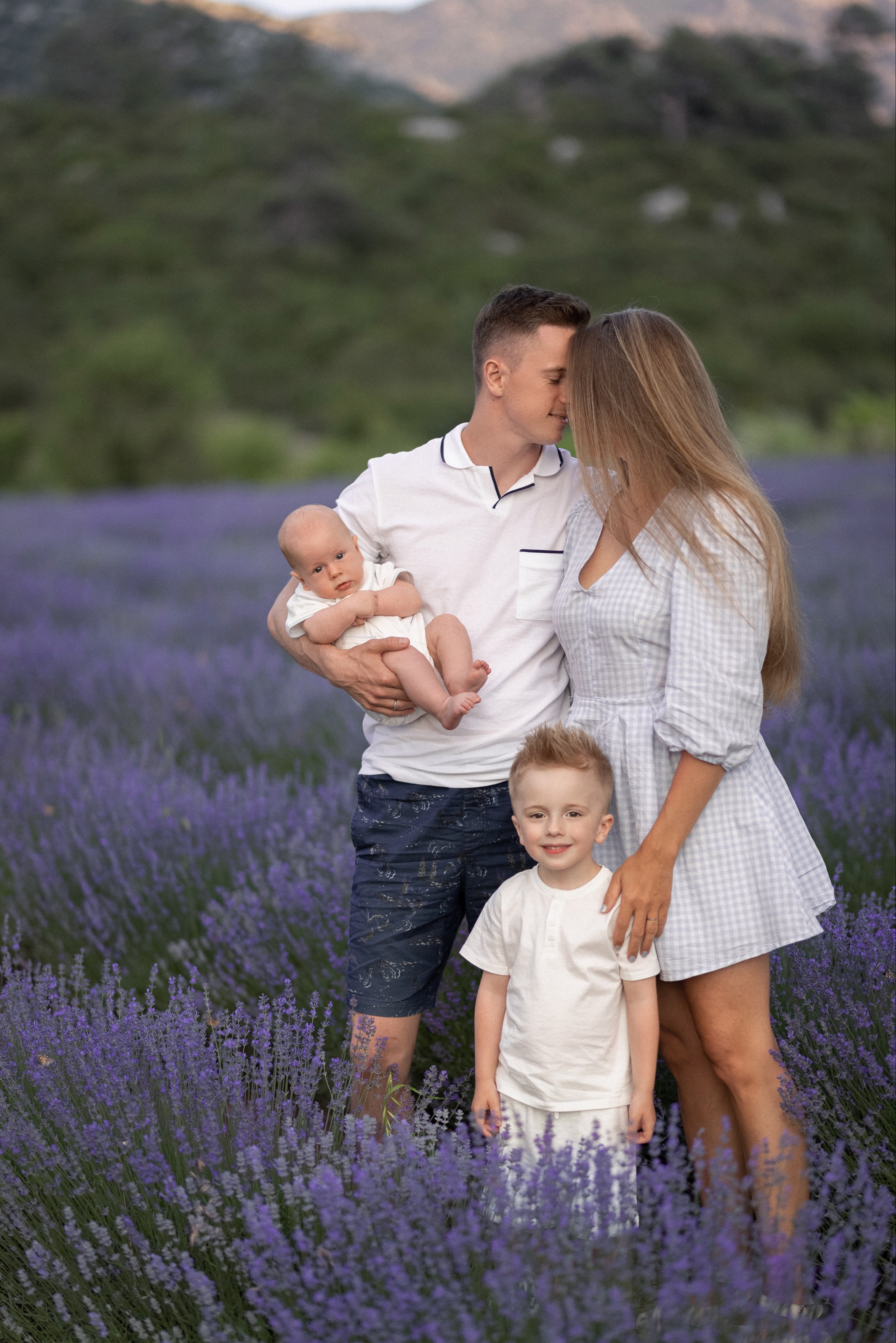 Лавандовые поля. Лавандовое поле. Лавандовые поля в Турции. Лавандовые поля Анталия. Фотосессия в лавандовом поле Турция. Что посетить в Анталии. Прованс в Турции. Фотограф на лавандовых полях в Турции. Фотограф Анталия. Фотограф в Анталии. Где находятся лавандовые поля в Турции. Поля лаванды, недалеко от Анталии. Куда поехать на выходные в Анталии. Турецкий лавандовый рай. Лаванда. Турция. Отдых в Турции.