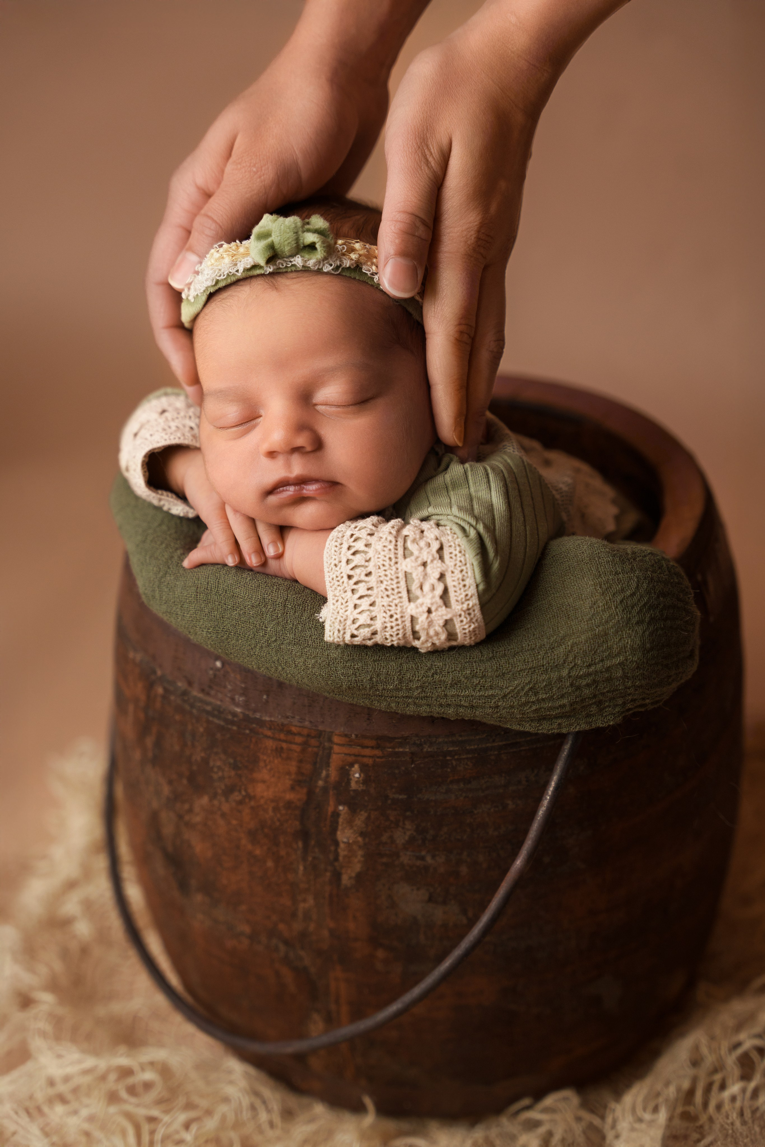 NEWBORN FOTOSHOOTING. Anna, Fotografin aus Wien, Österreich. Ich fotografiere in folgenden Genres: Babybauch-, Familien-, Mode- und Weihnachtsfotografie