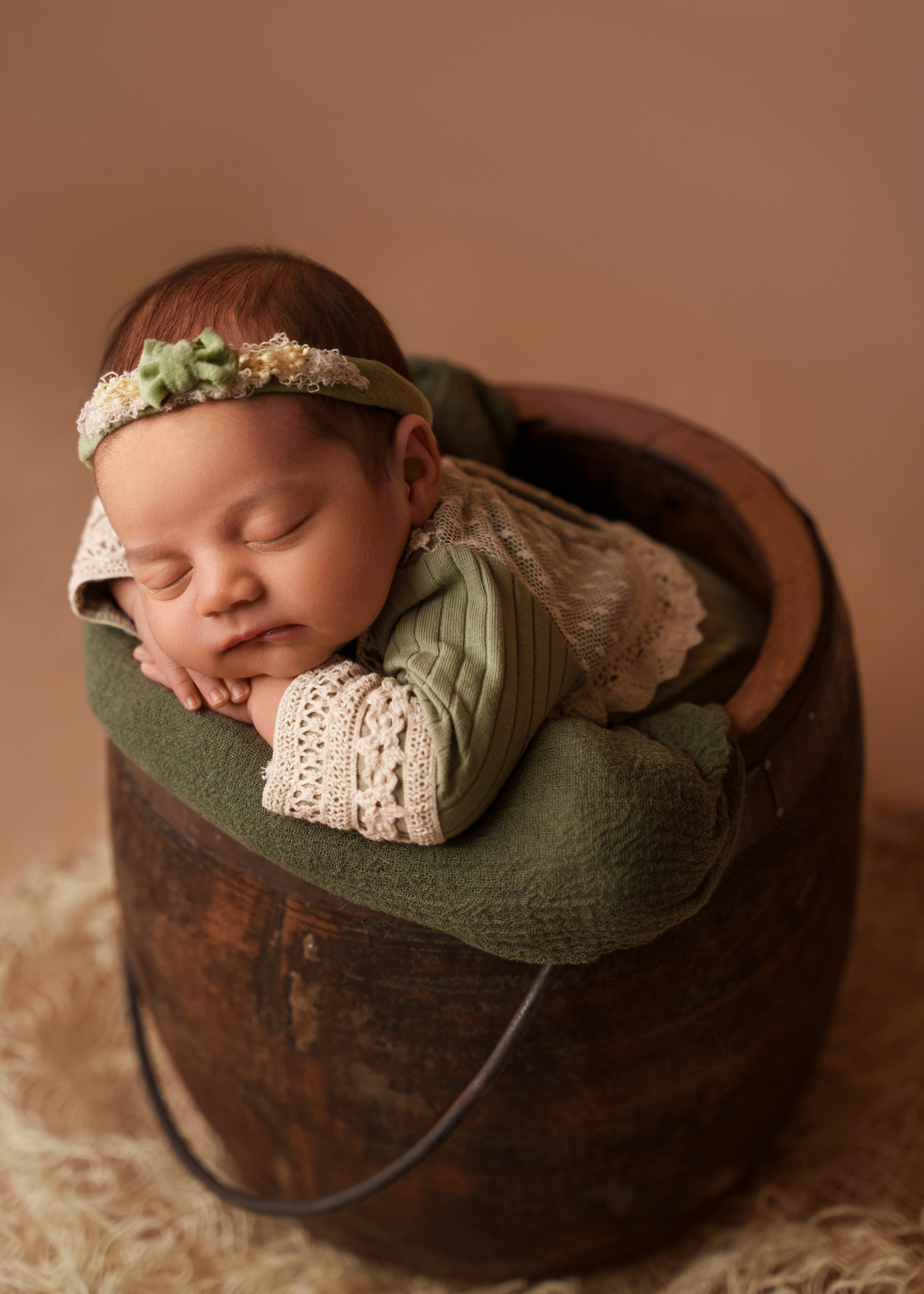 NEWBORN FOTOSHOOTING. Anna, Fotografin aus Wien, Österreich. Ich fotografiere in folgenden Genres: Babybauch-, Familien-, Mode- und Weihnachtsfotografie