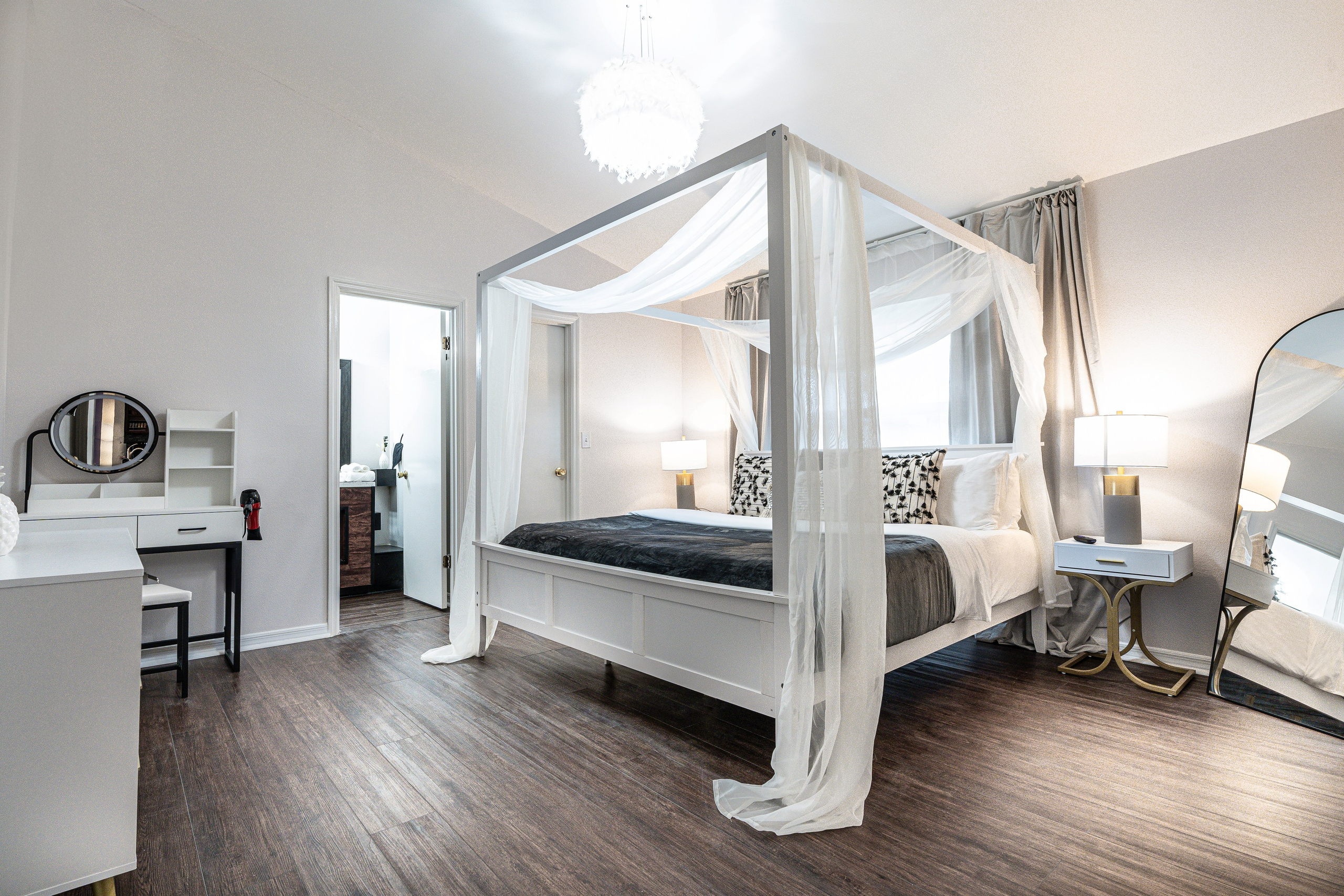 The house is for Rent AirBNB: https://ru.airbnb.com/rooms/1023445326769536774?_set_bev_on_new_domain=1702356155_MDFhNDI0ZDdjMDhj&source_impression_id=p3_1702356155_K3LTjNJeF83QUyI0