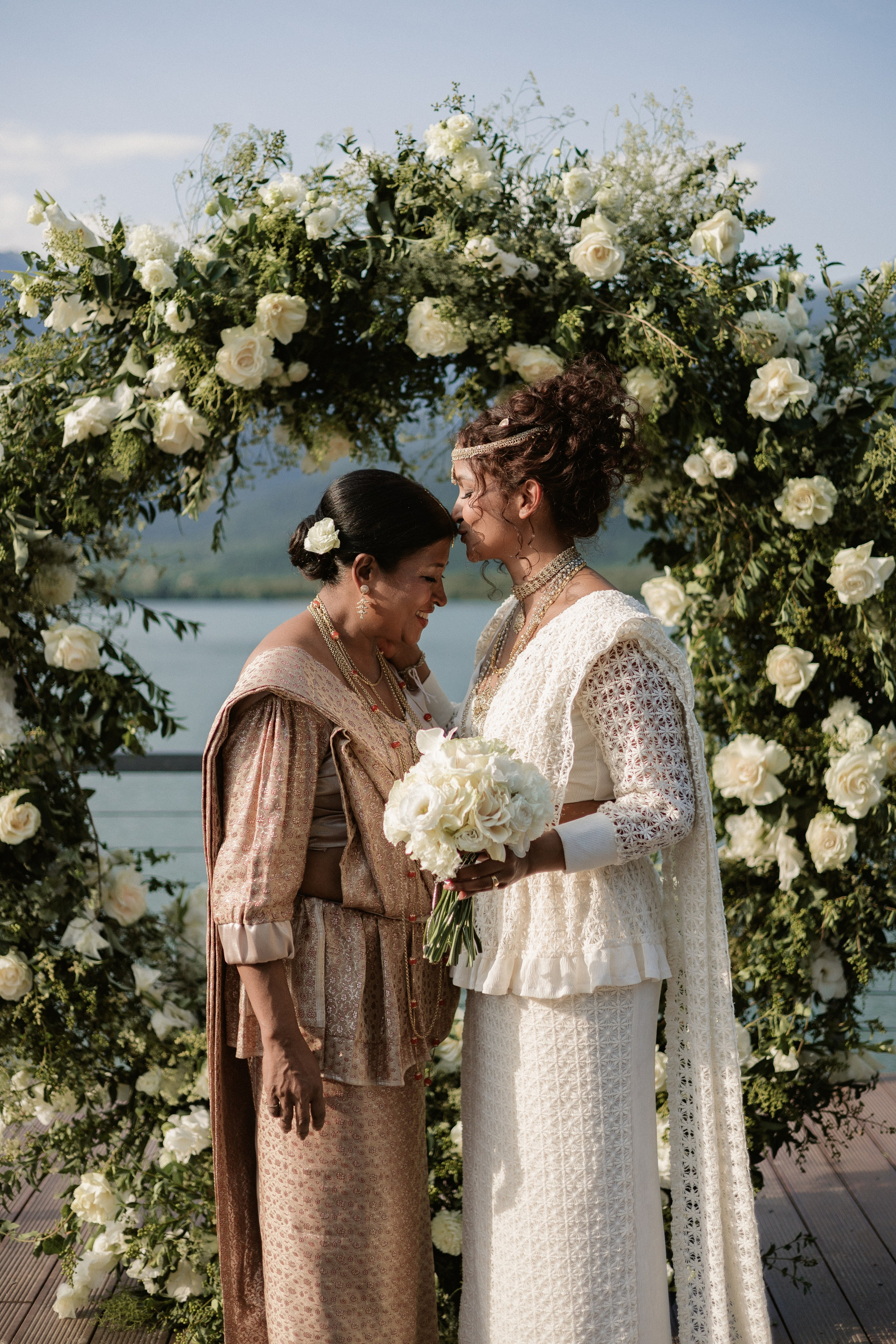 Thesakaya and Kevin. Photographer Anna Nazarenko