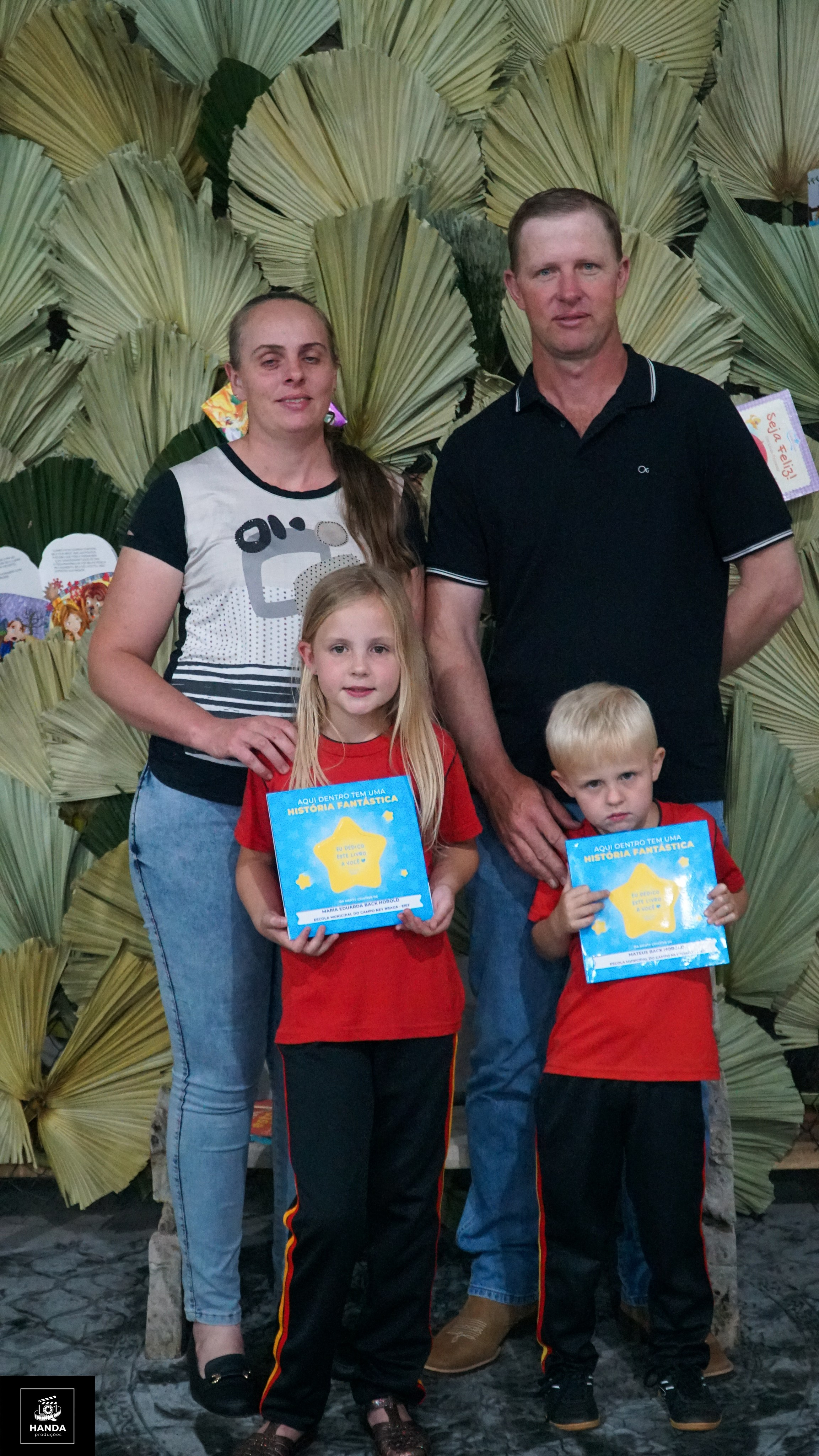 Noite autógrafos colégio Aurélio Buarque de Holanda. Handa Produções