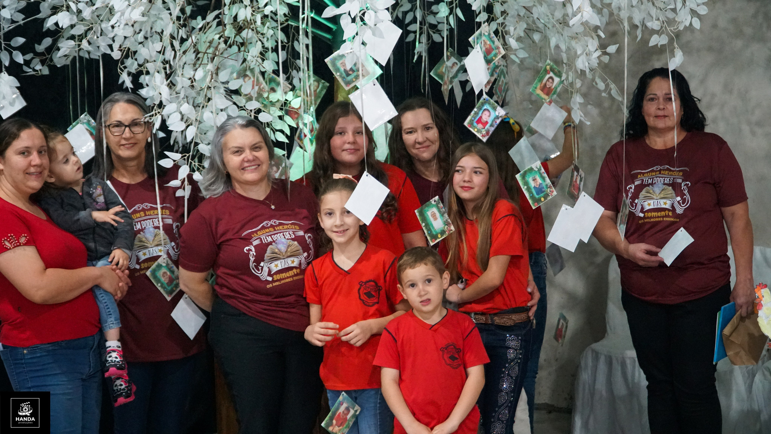 Noite autógrafos colégio Aurélio Buarque de Holanda. Handa Produções