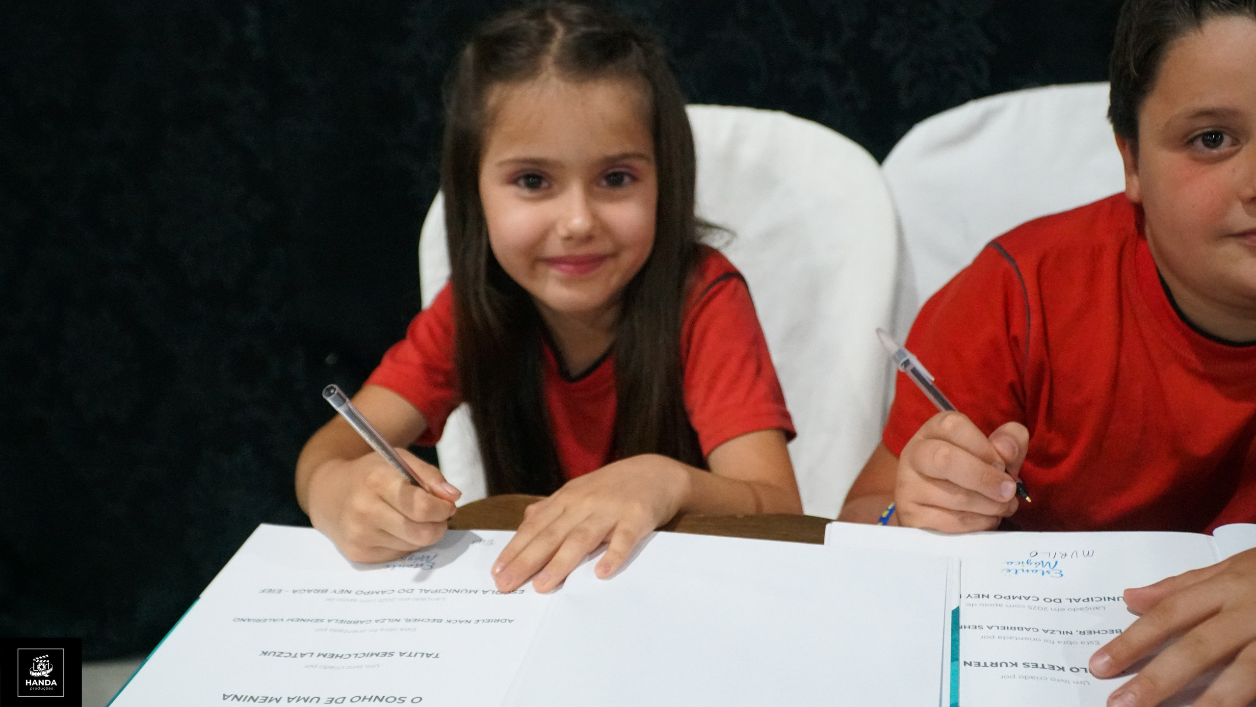 Noite autógrafos colégio Aurélio Buarque de Holanda. Handa Produções