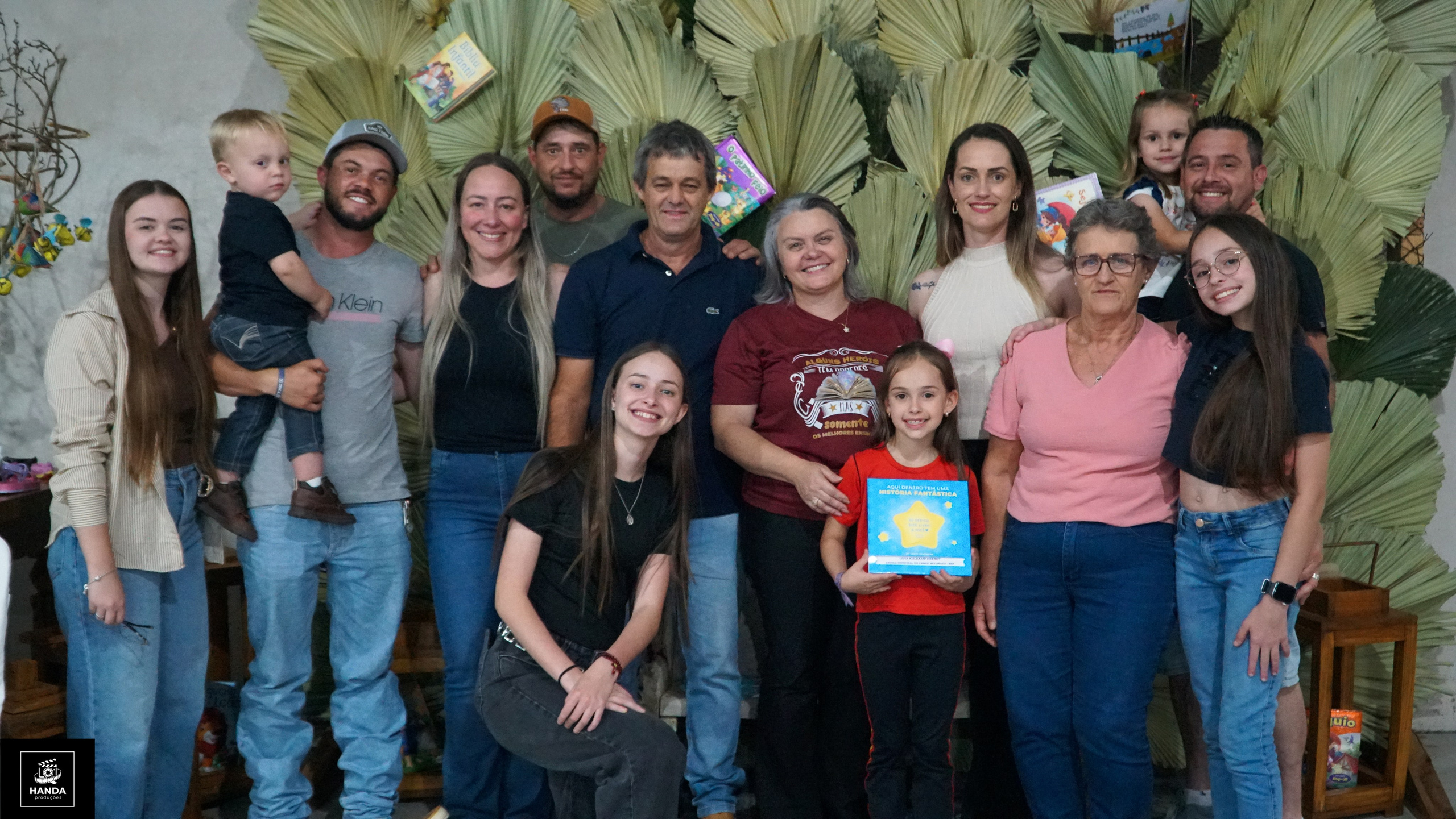Noite autógrafos colégio Aurélio Buarque de Holanda. Handa Produções