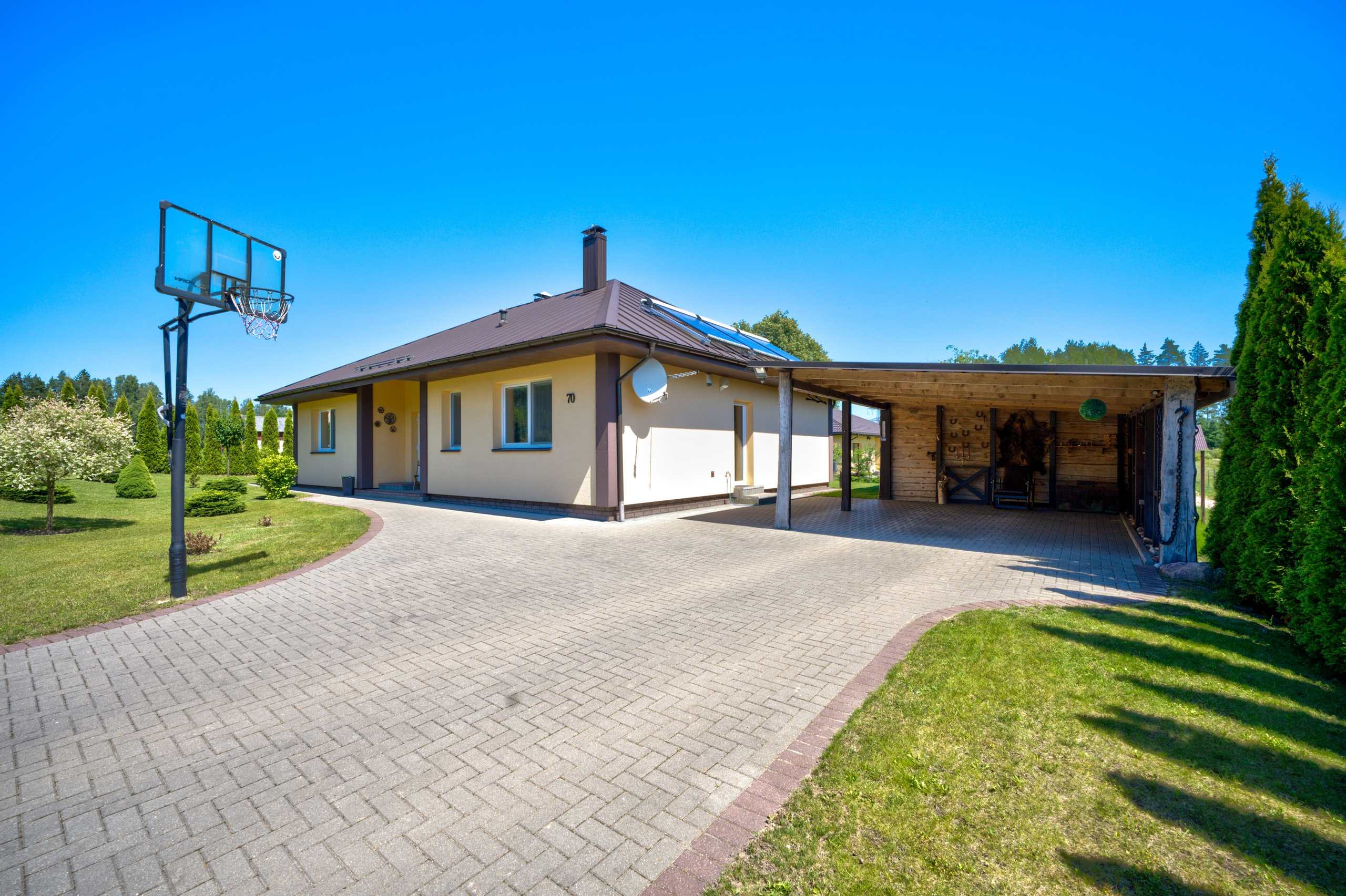 Žudiškių k. Ežero g. 70, Rešes sen. Elina Sapiega fotografė Vilniuje