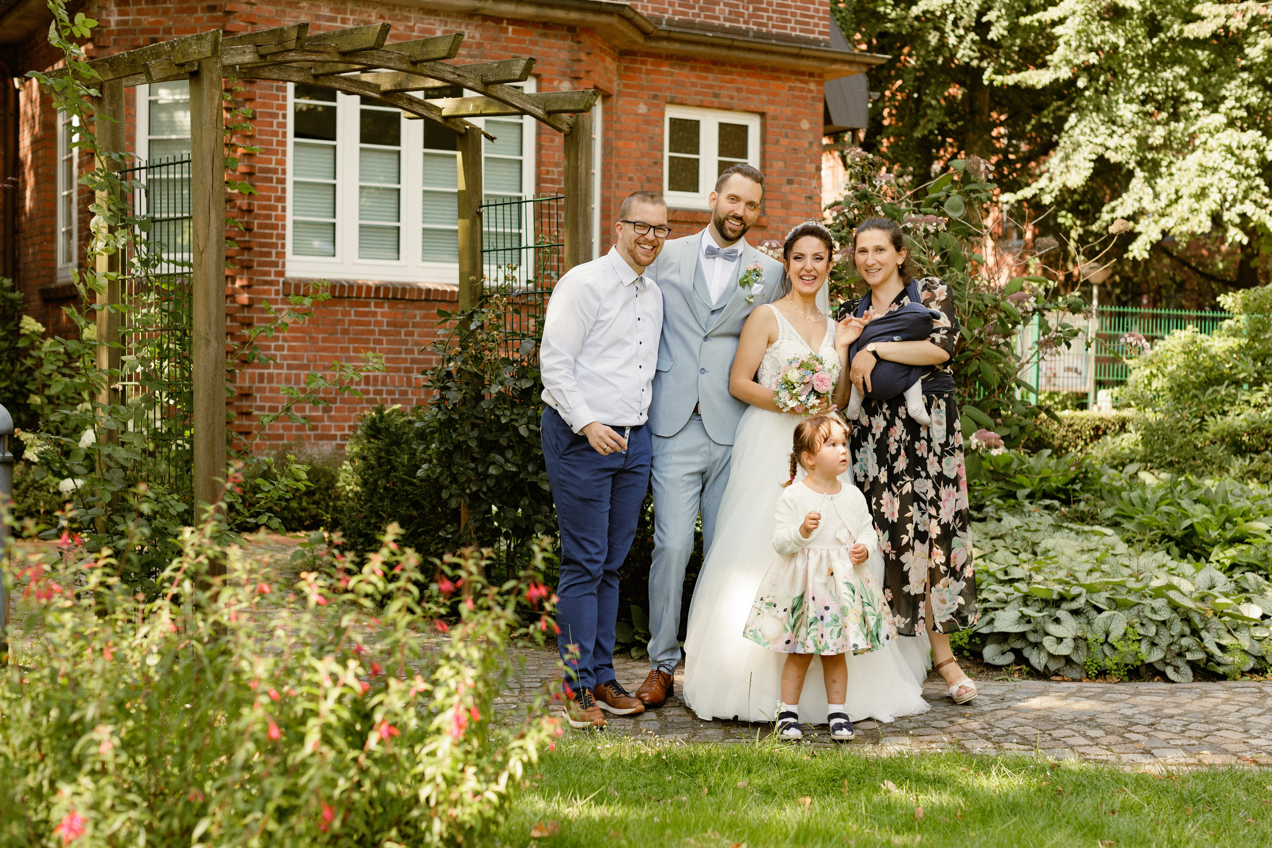 Hochzeitsfotografie in der Weißen Villa Elmshorn | Historischer Charme in Schleswig-Holstein. Hochzeitsfotograf und Hochzeitsvideograf aus Hamburg | Roka21Film