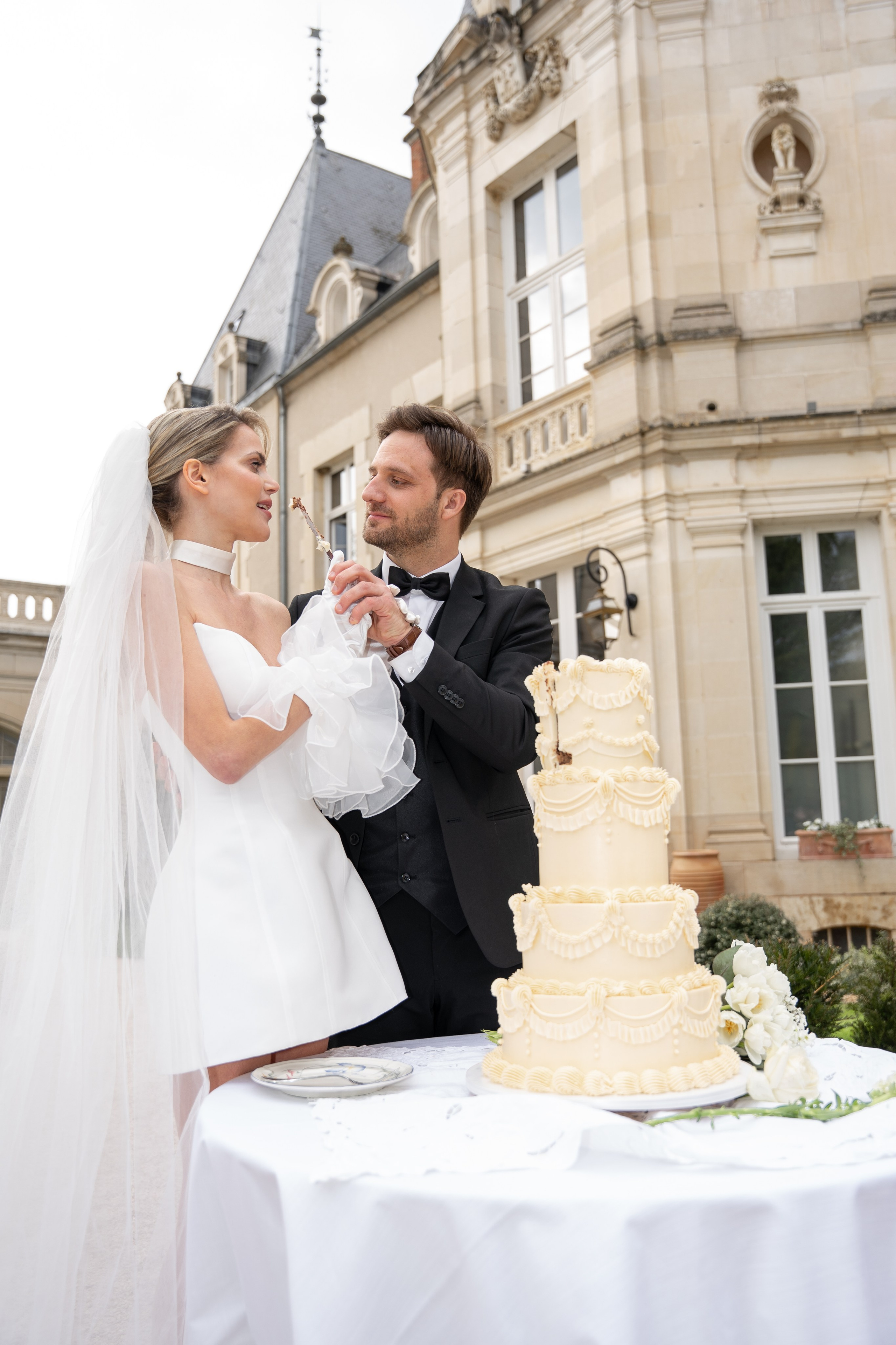 Chateau elopement inspiration. Wedding photographer in Paris Oksana Shum