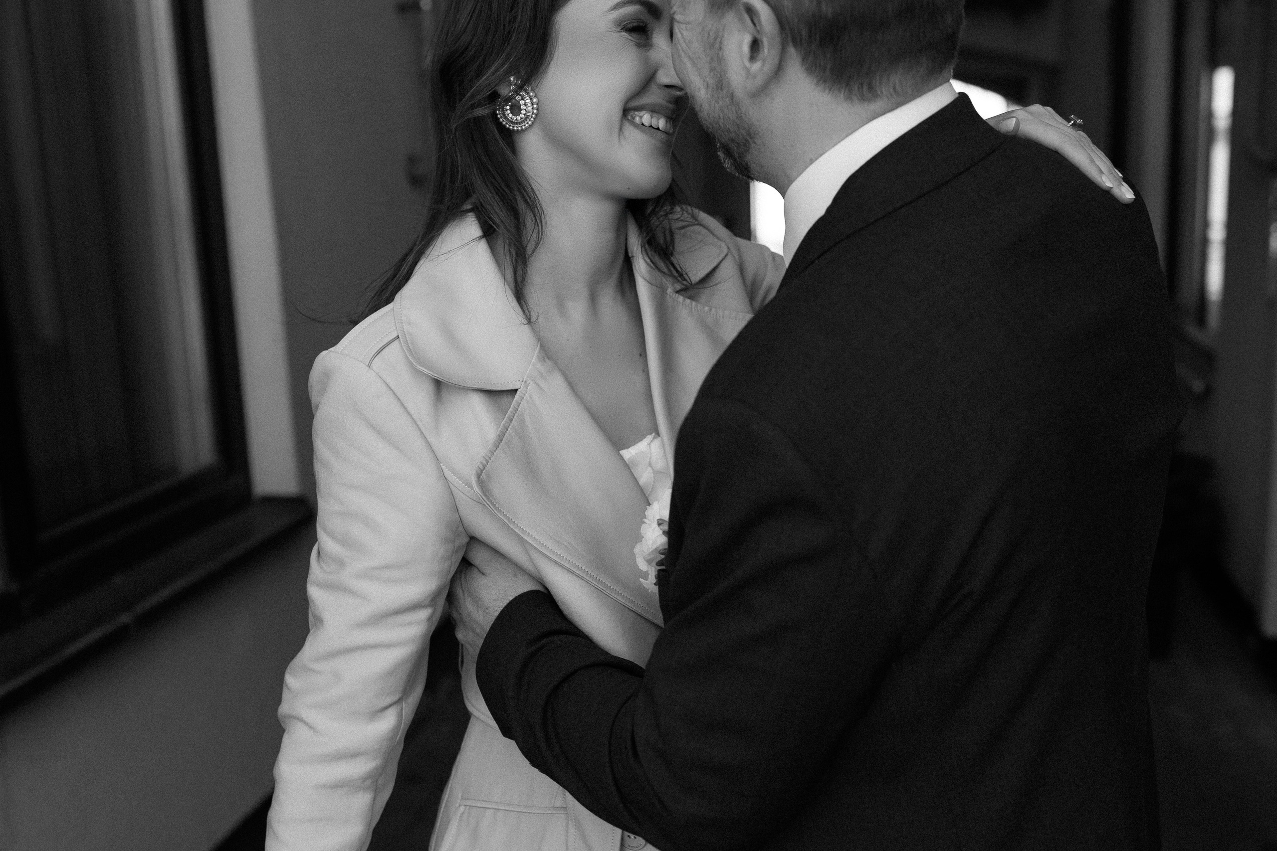 Monika ir Vytautas — miestu alsuojanti trumpa jaunųjų fotosesija Kaune