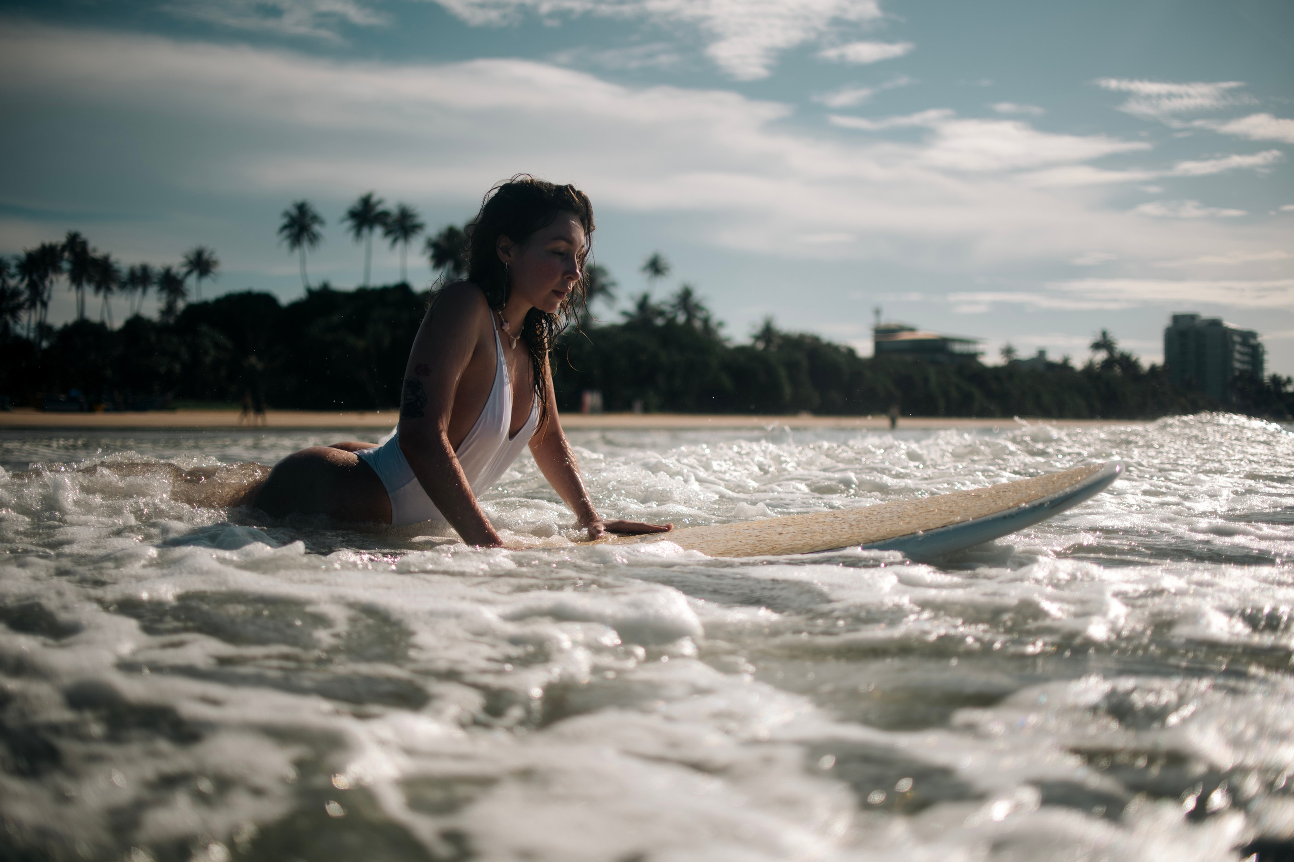 Photoshoot with a surfboard | Colour