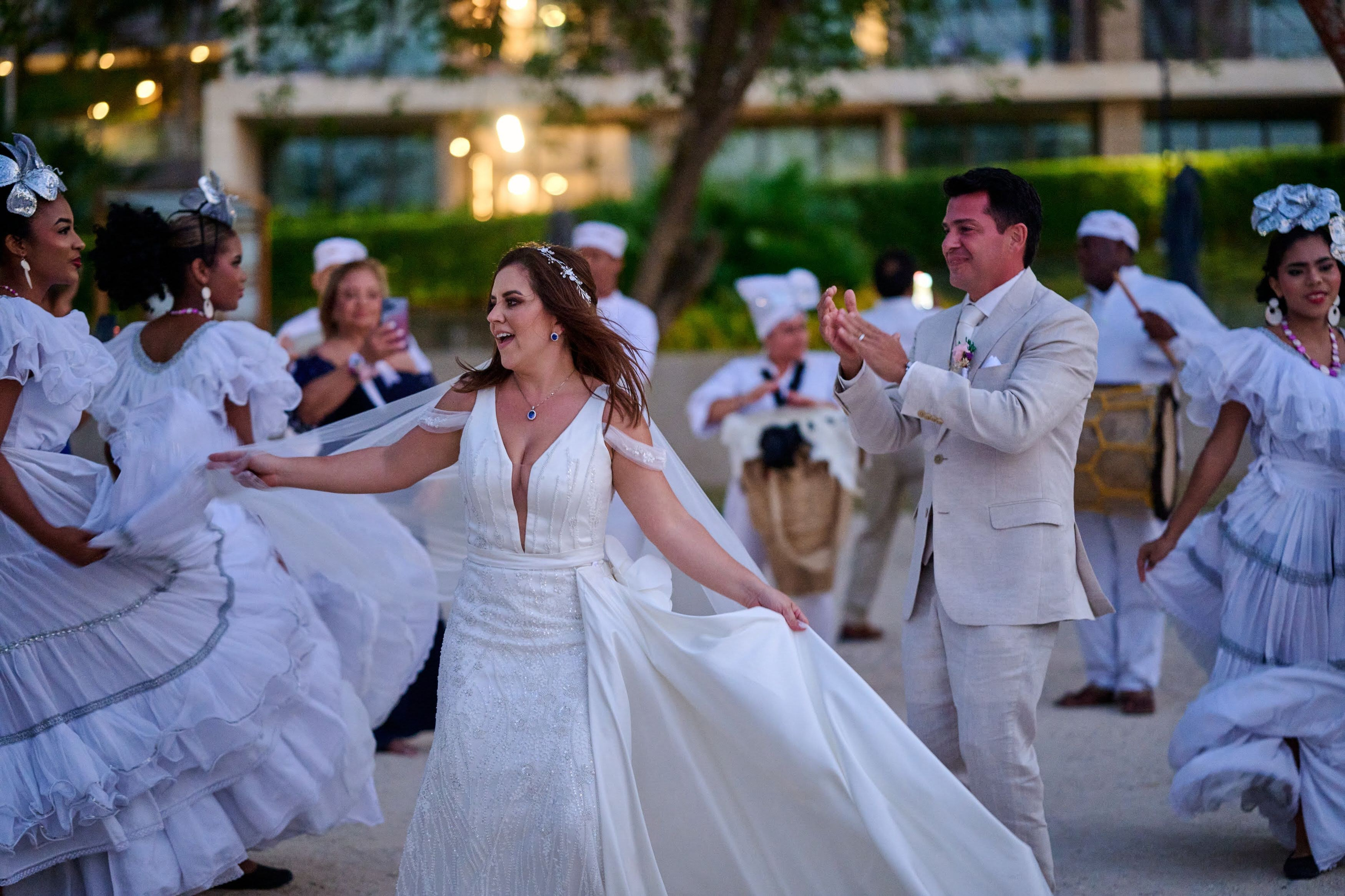 Art in Wedding | HendrickEj Wedding Photography. Wedding Photography & Videography by ZZ Hendrick | Capturing Your Love Story in Colombia & USA