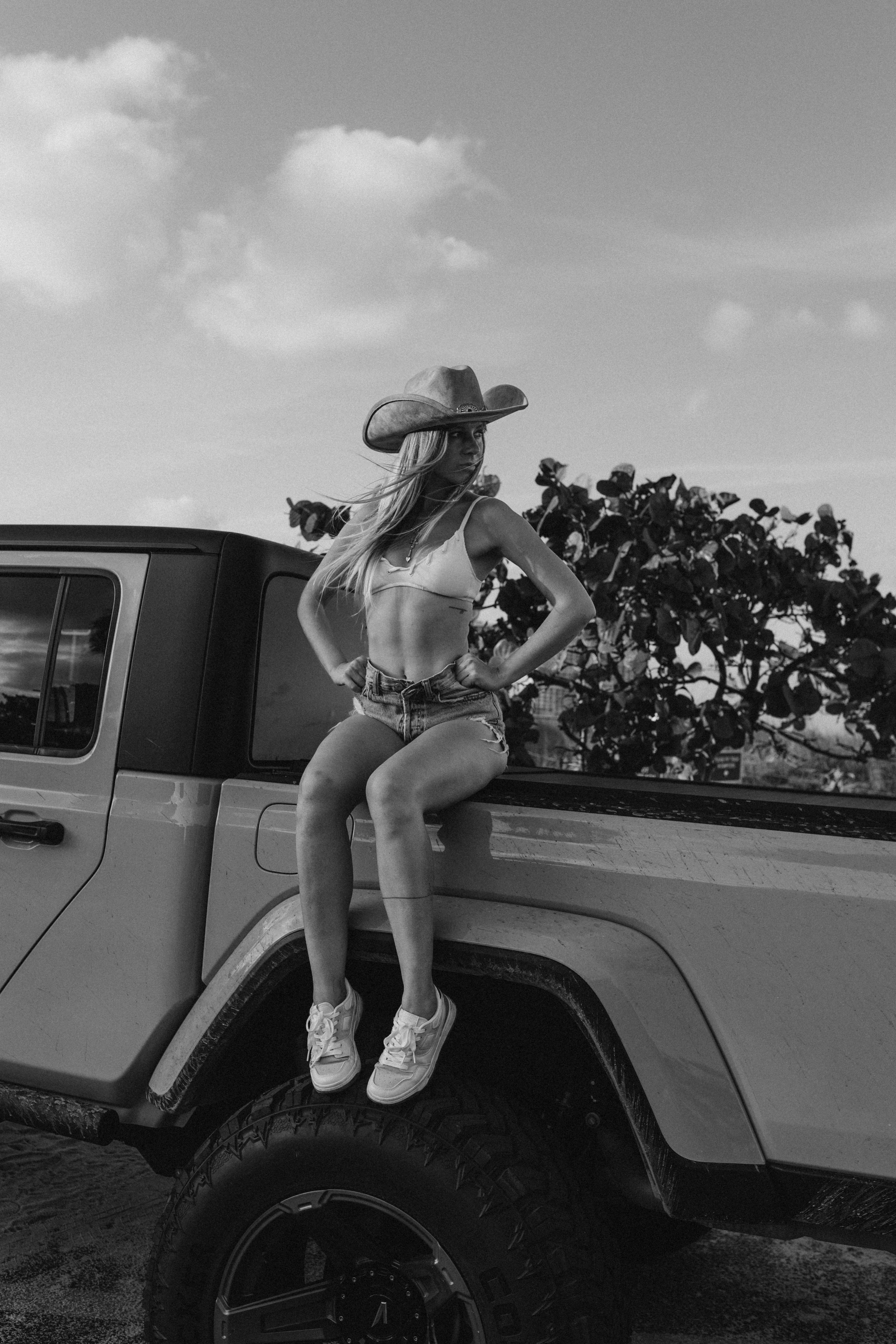 WEST. TETIANA UDOVYCHENKO STREET & PORTRAIT PHOTOGRAPHER