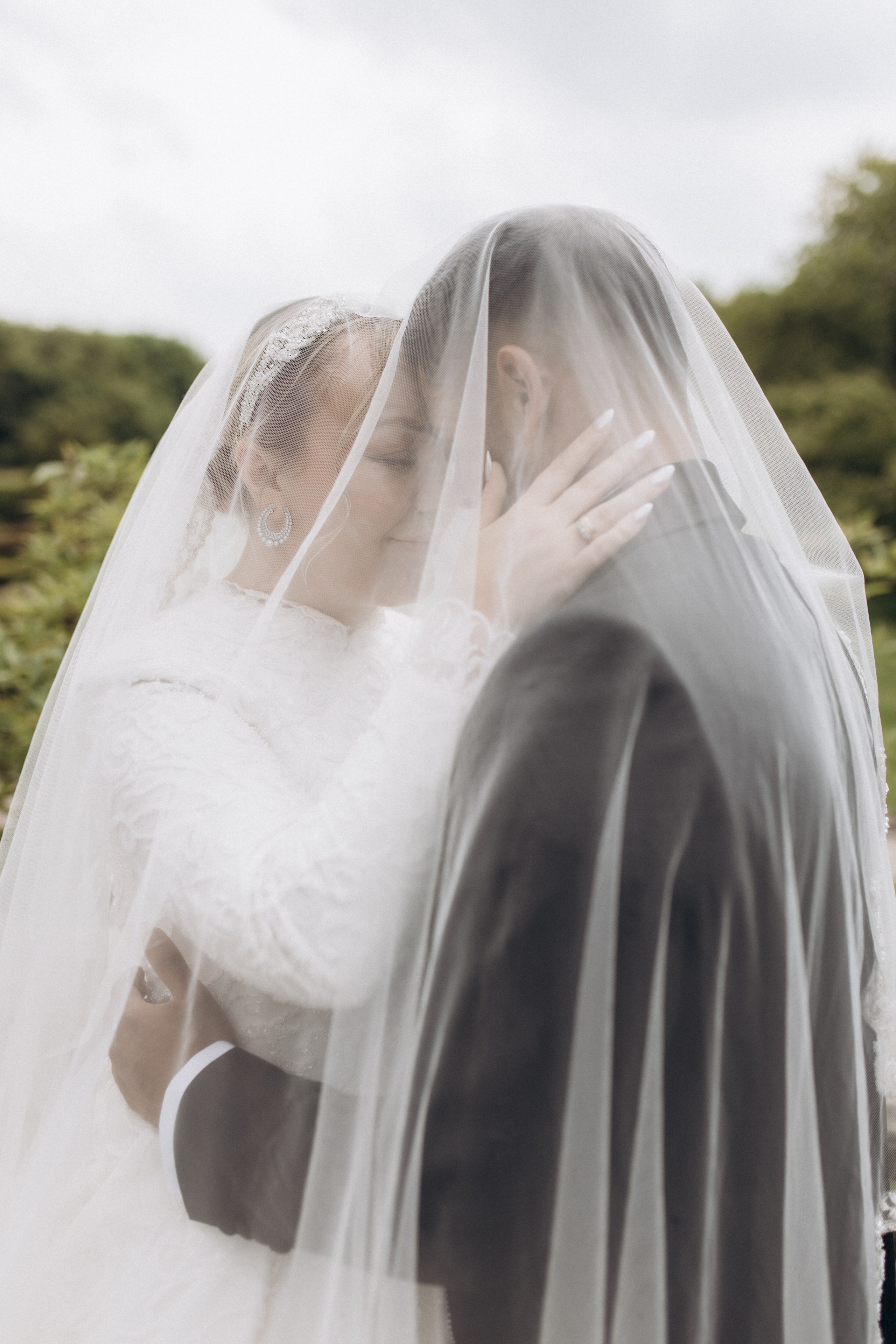 Love in the Garden. Wedding and Portrait Photographer Evie Moon