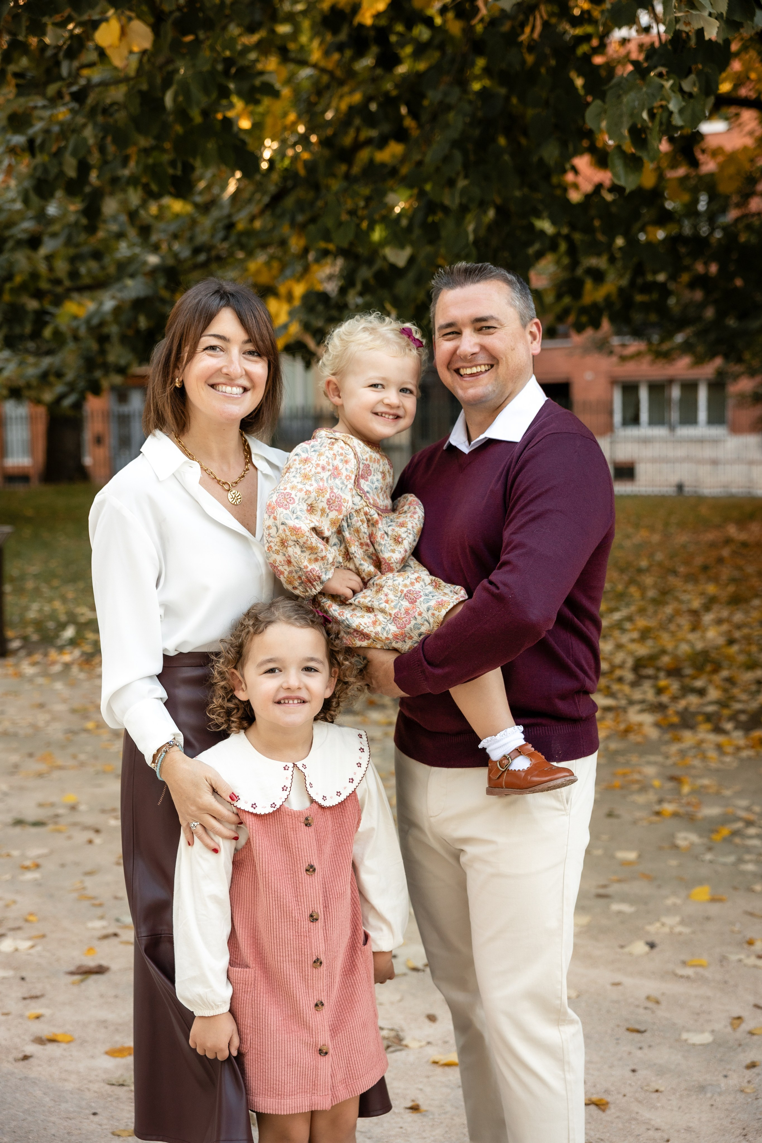 Autumn Family photoshoot in Toulouse. Jardin des Plantes. Eugénie Smirnova — your photographer in Toulouse and southwest France