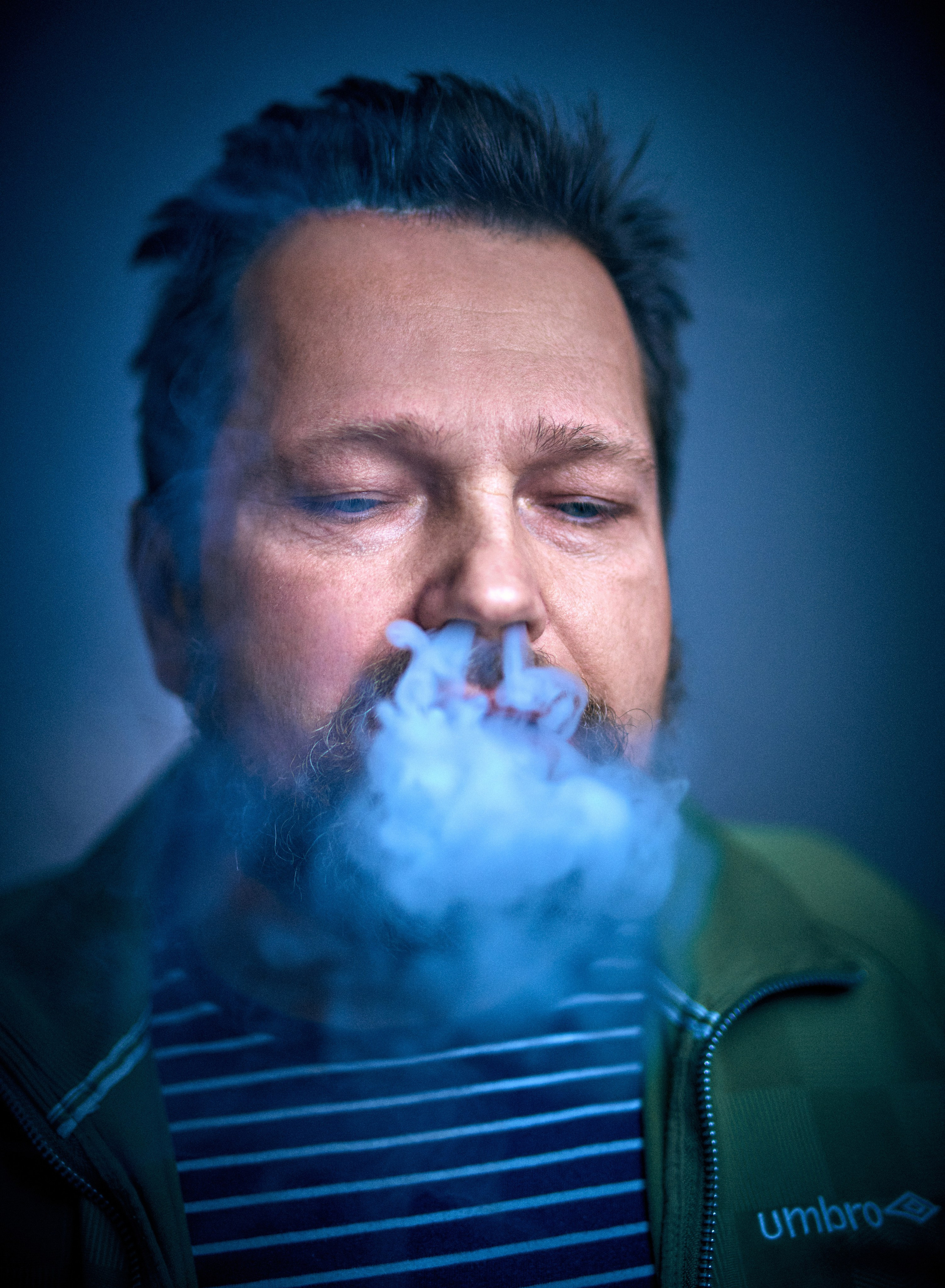 Portret męski charakterystyczny - Daniel niebieskooki smok - fotograf Andriej Szypiłow