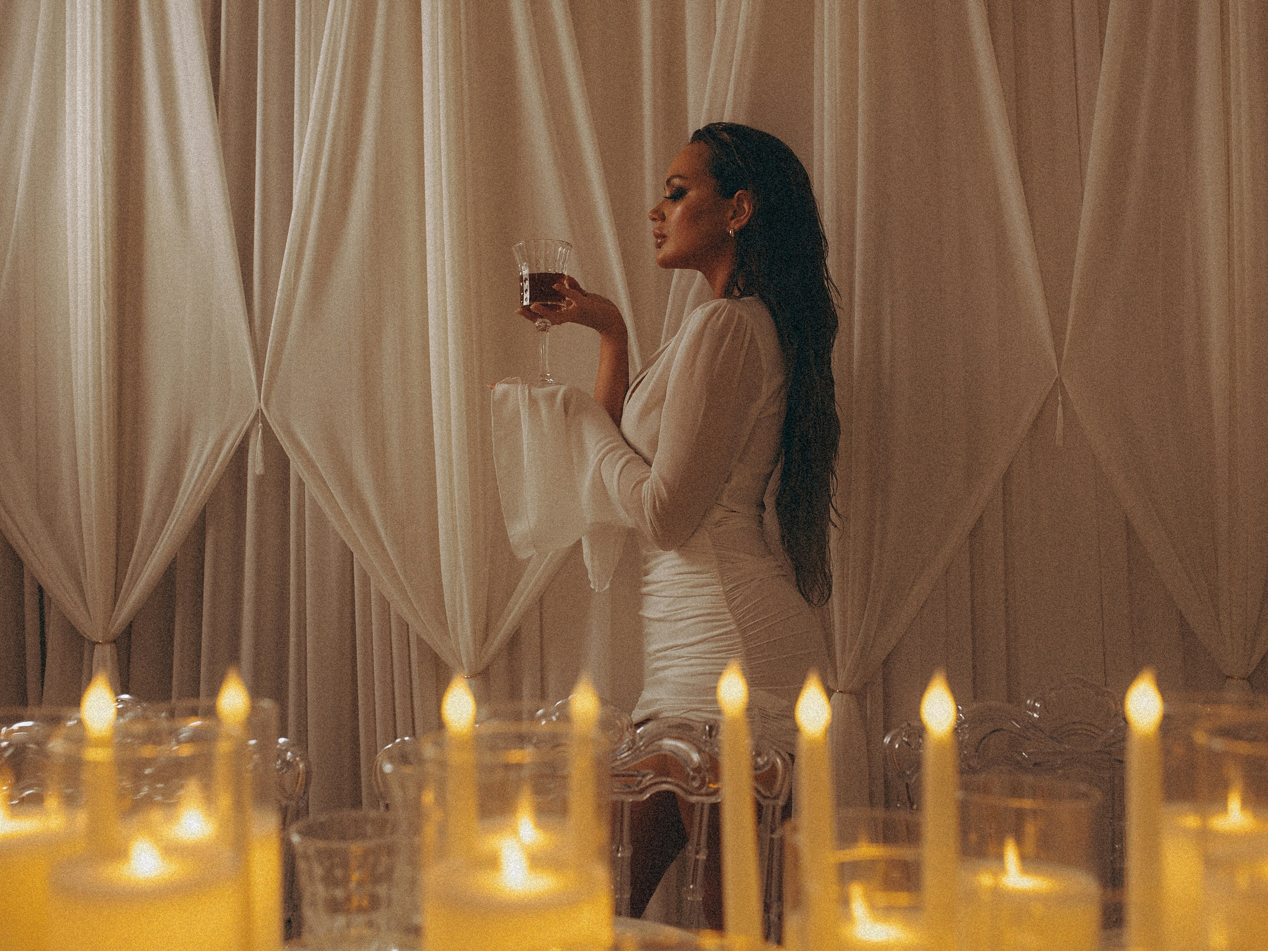 Шелк и свечи. Валерия Вартанова. Фотограф