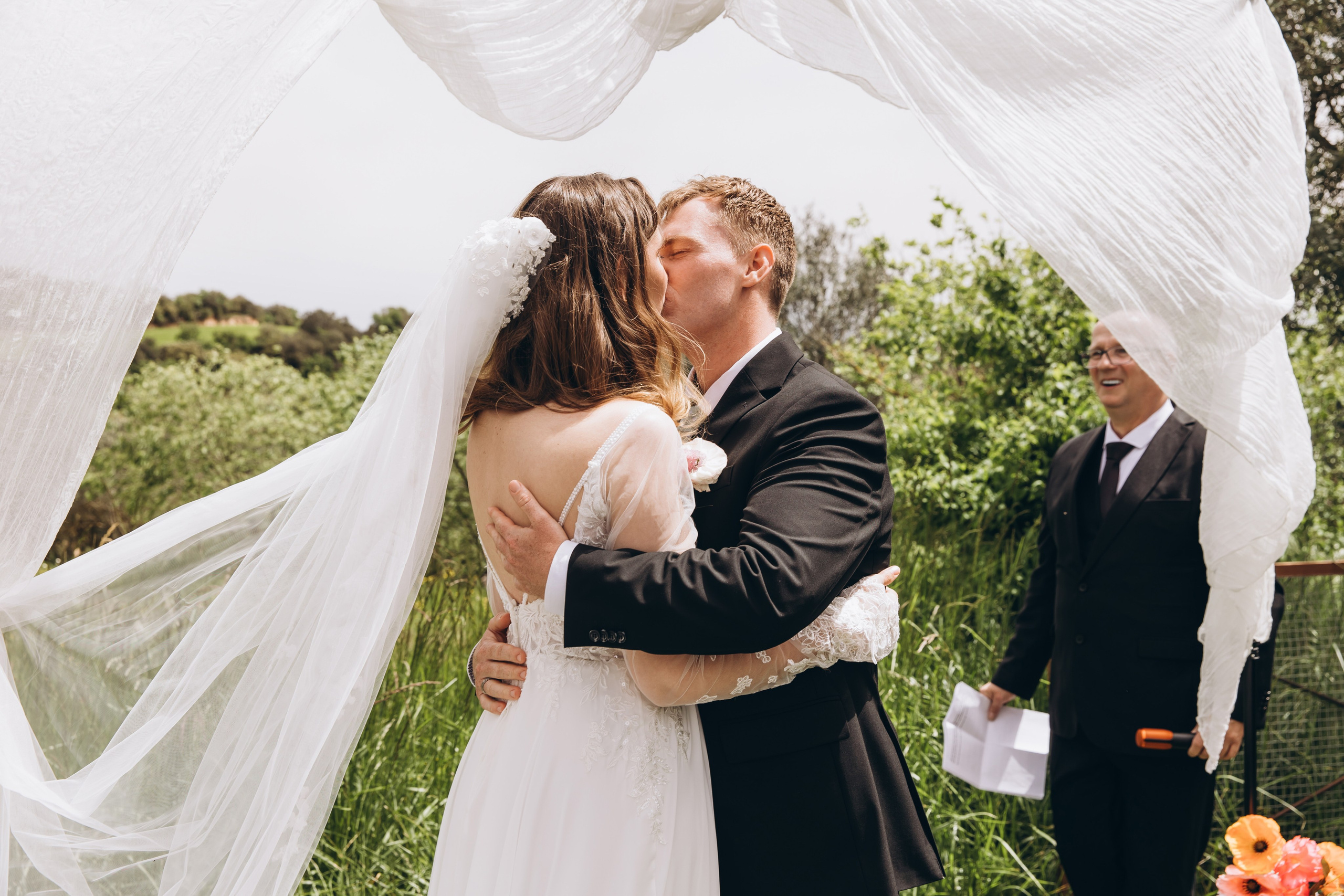  Romantic couple in Nice streets – wedding photographer Spain, Italy.