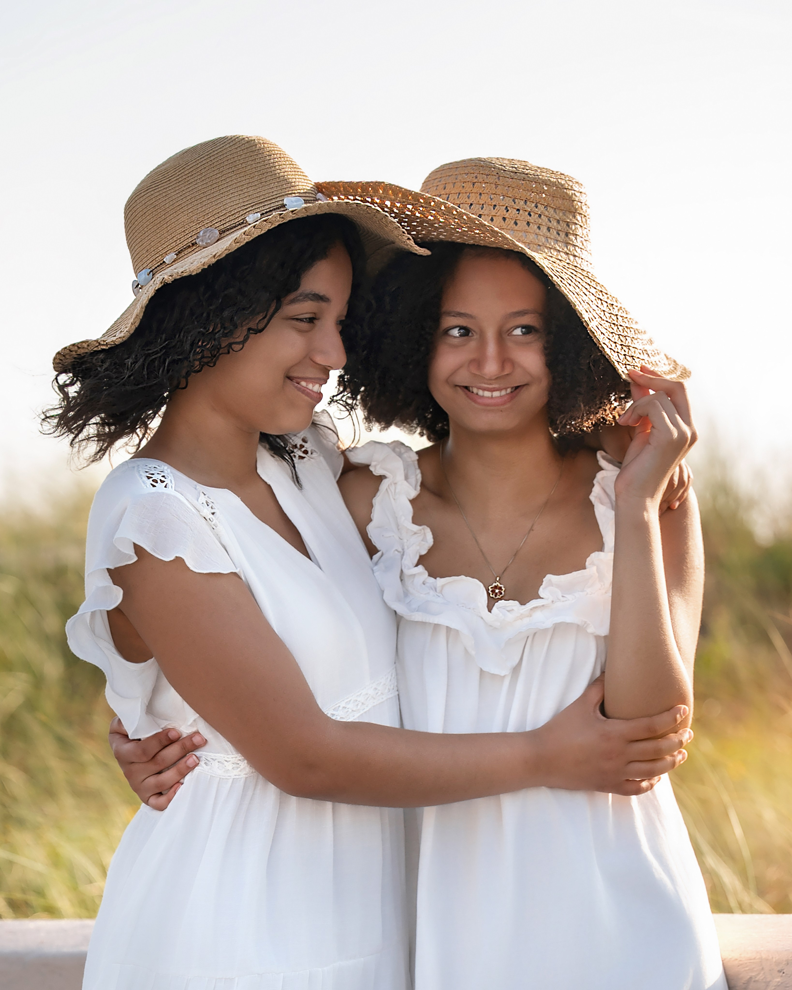 Sisters. Portrait, kids and family photographer in Wesley Chapel Alina Alice Osipova