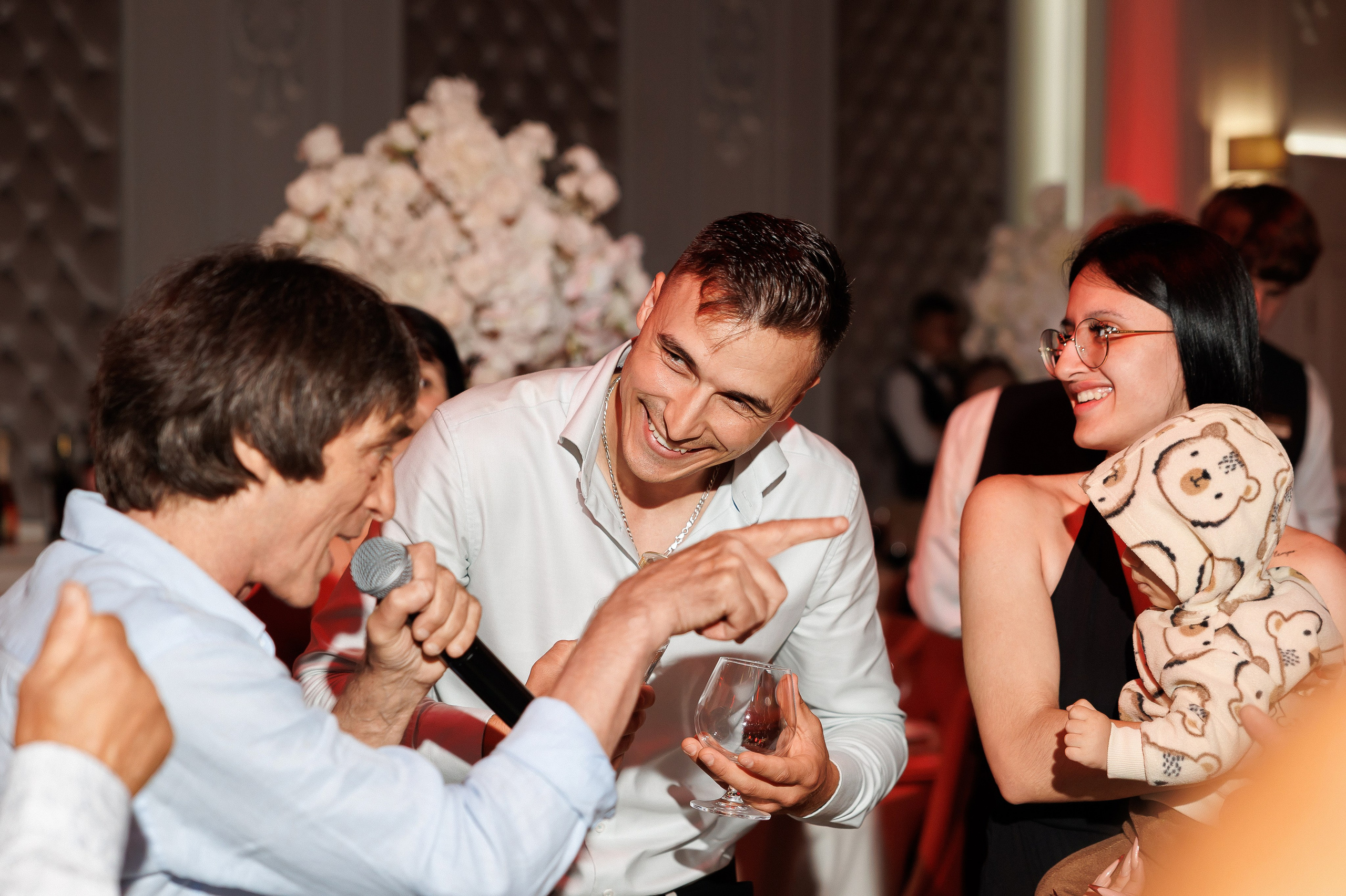 Eugen & Livia — Grand Elysee — Wedding Day. Servicii Foto și Video 067188353