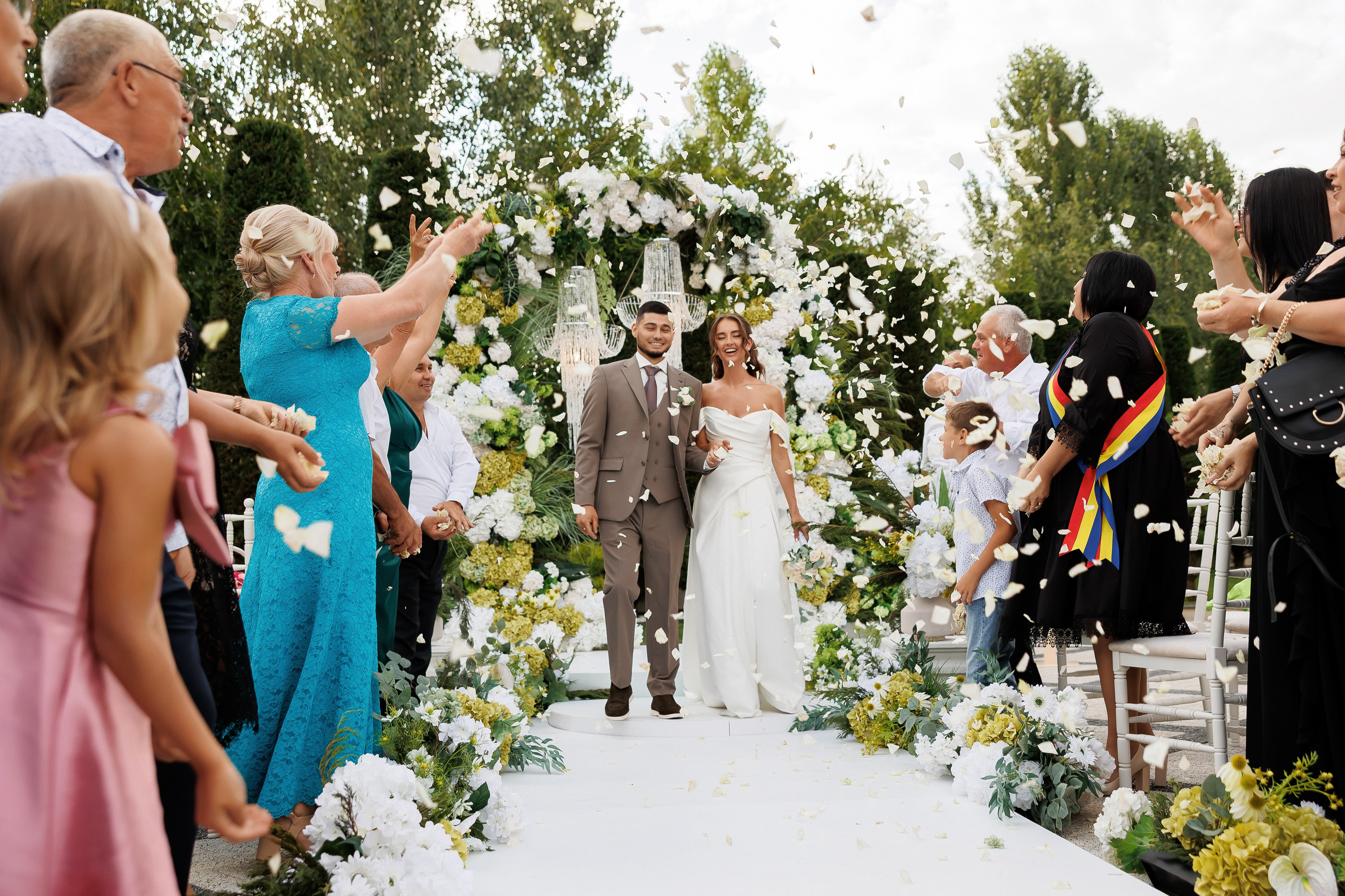 Eugen & Livia — Grand Elysee — Wedding Day. Servicii Foto și Video 067188353