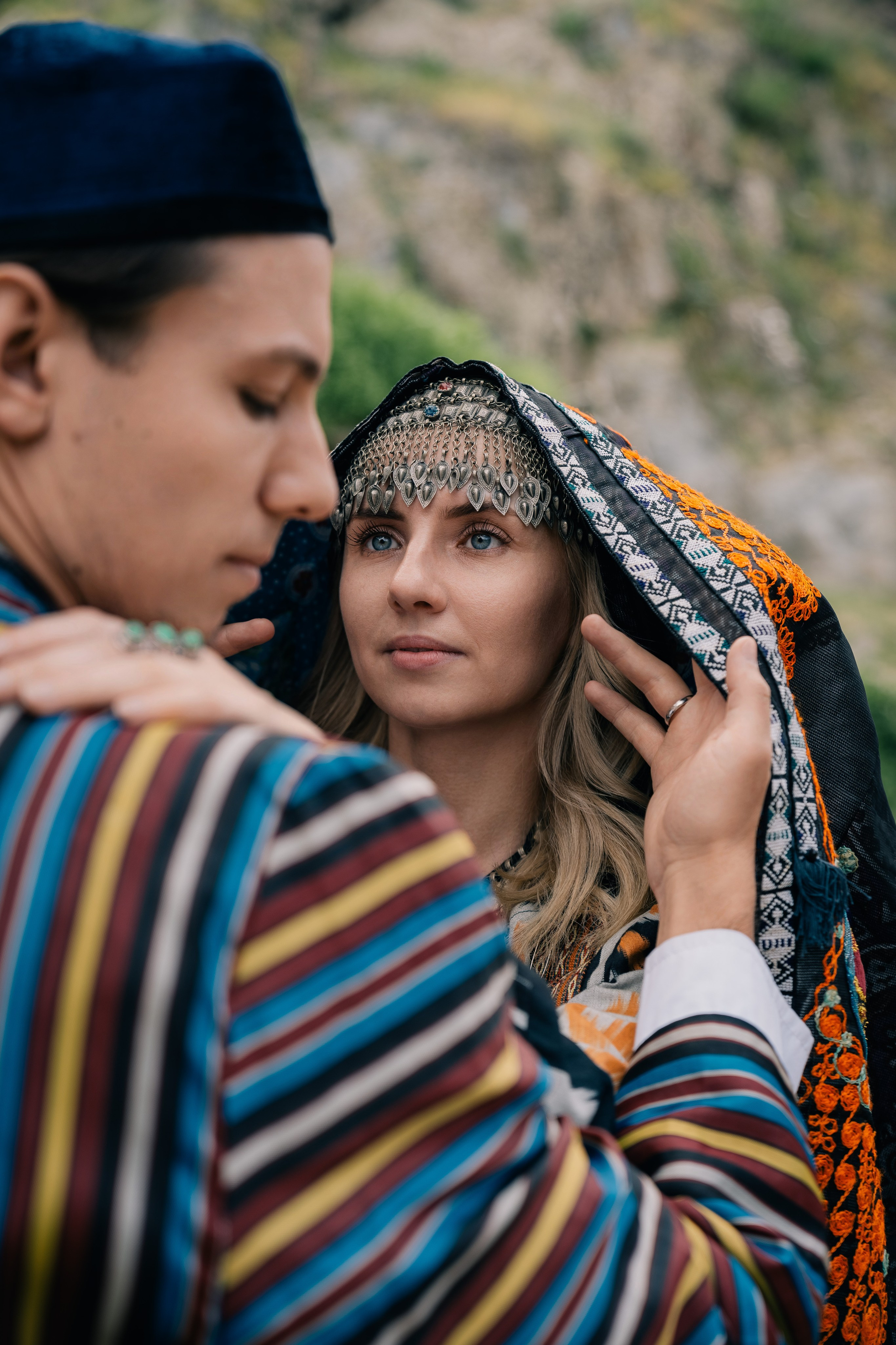 Предсвадебная съёмка среди гор Самарканда, узбекский стиль.