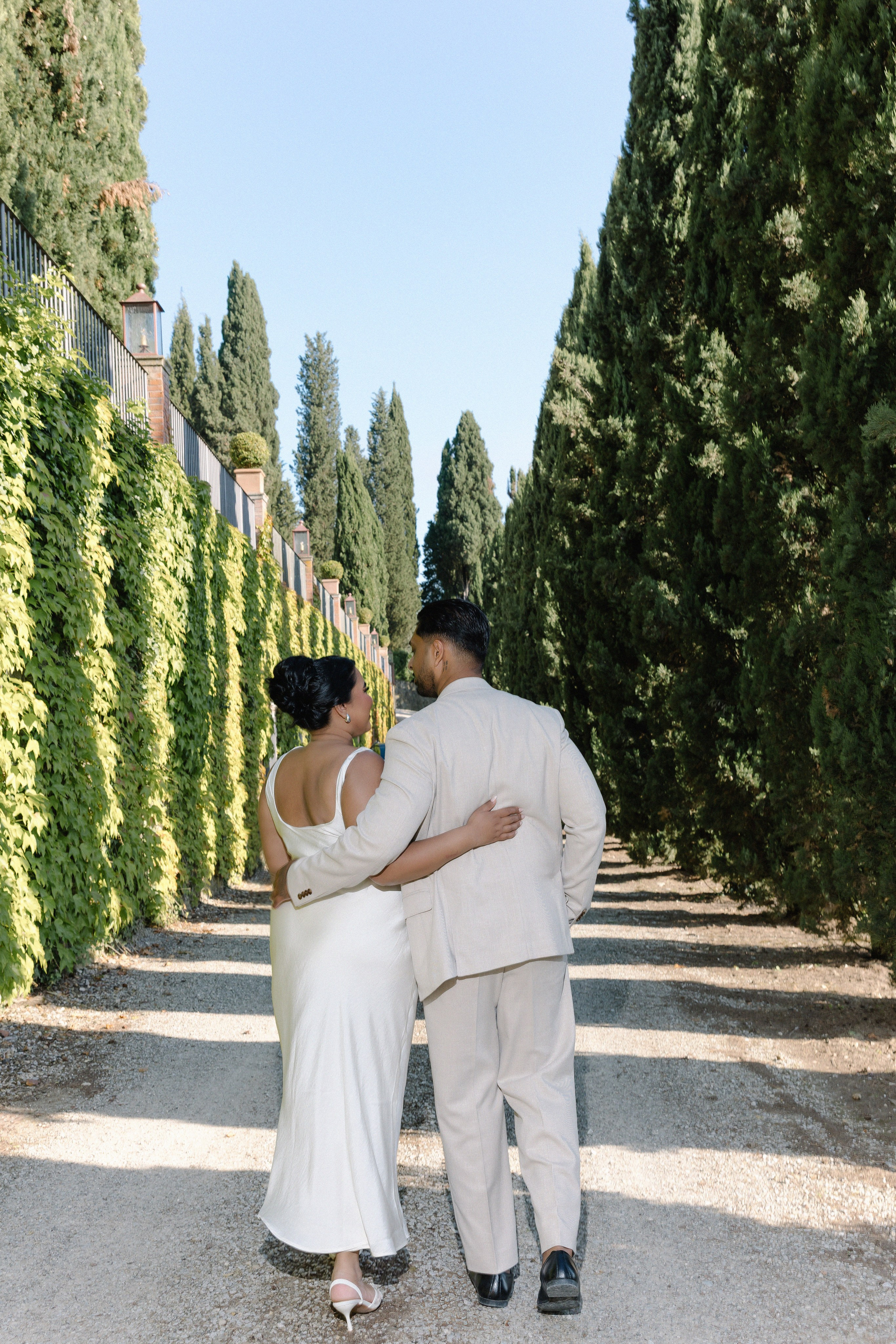 Pre-wedding in Tuscany. Wedding photographer Italy