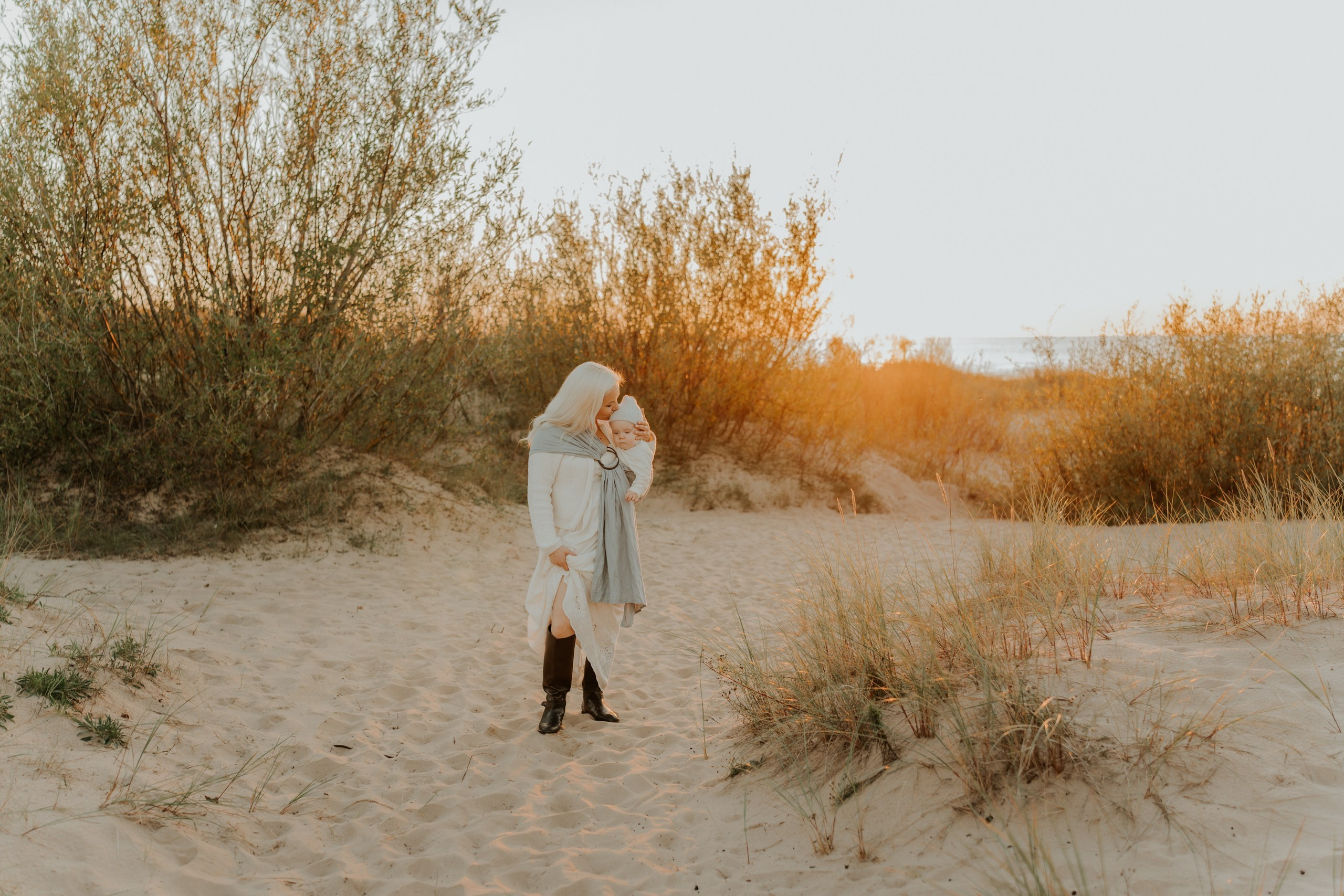 FAMILY IN AUTUMN SUN. Dagneshi Photography