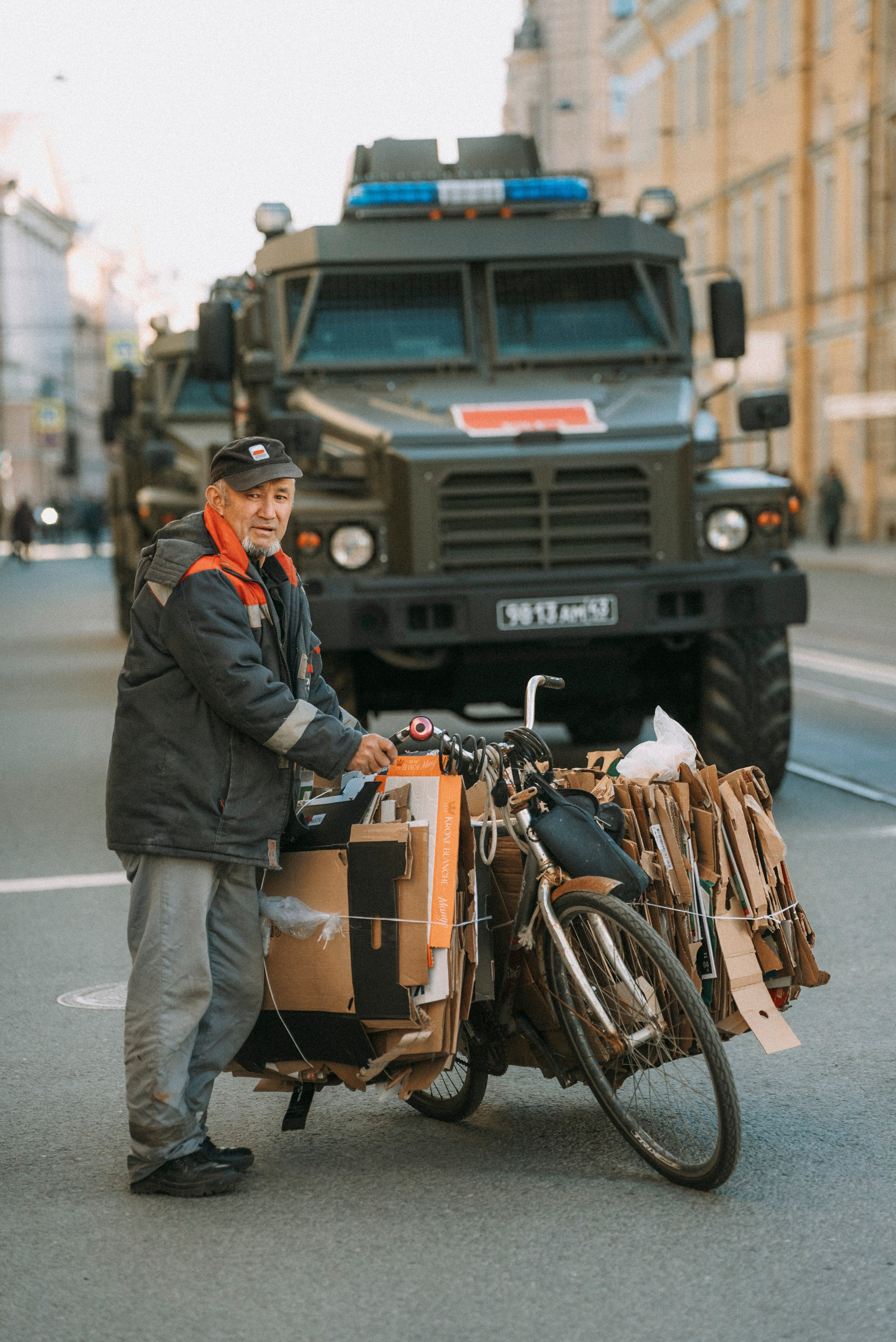 2025. Стрит-фотография, полная абсурда, идиотизма и красоты