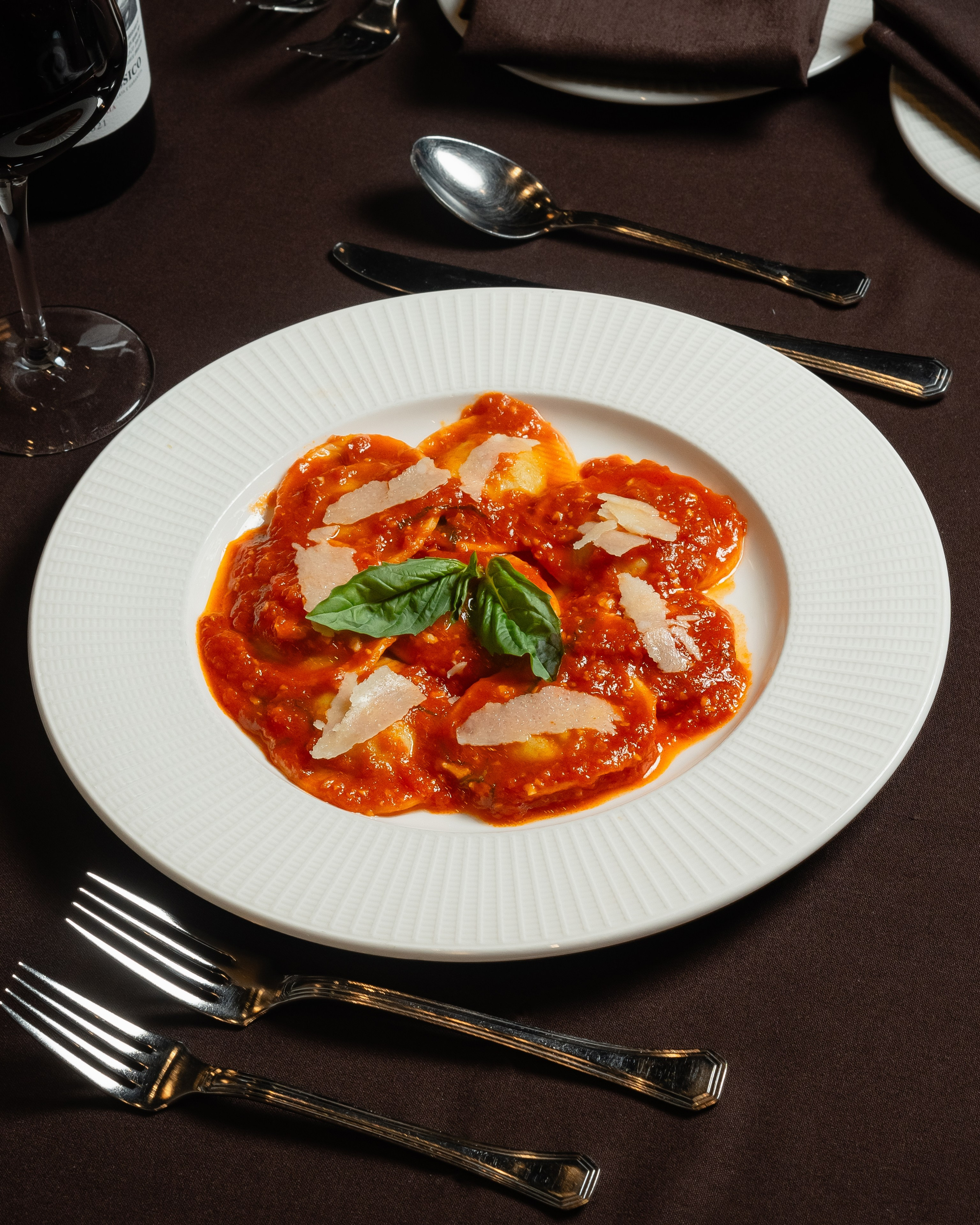 Luna. Welcome to my video and photo world!