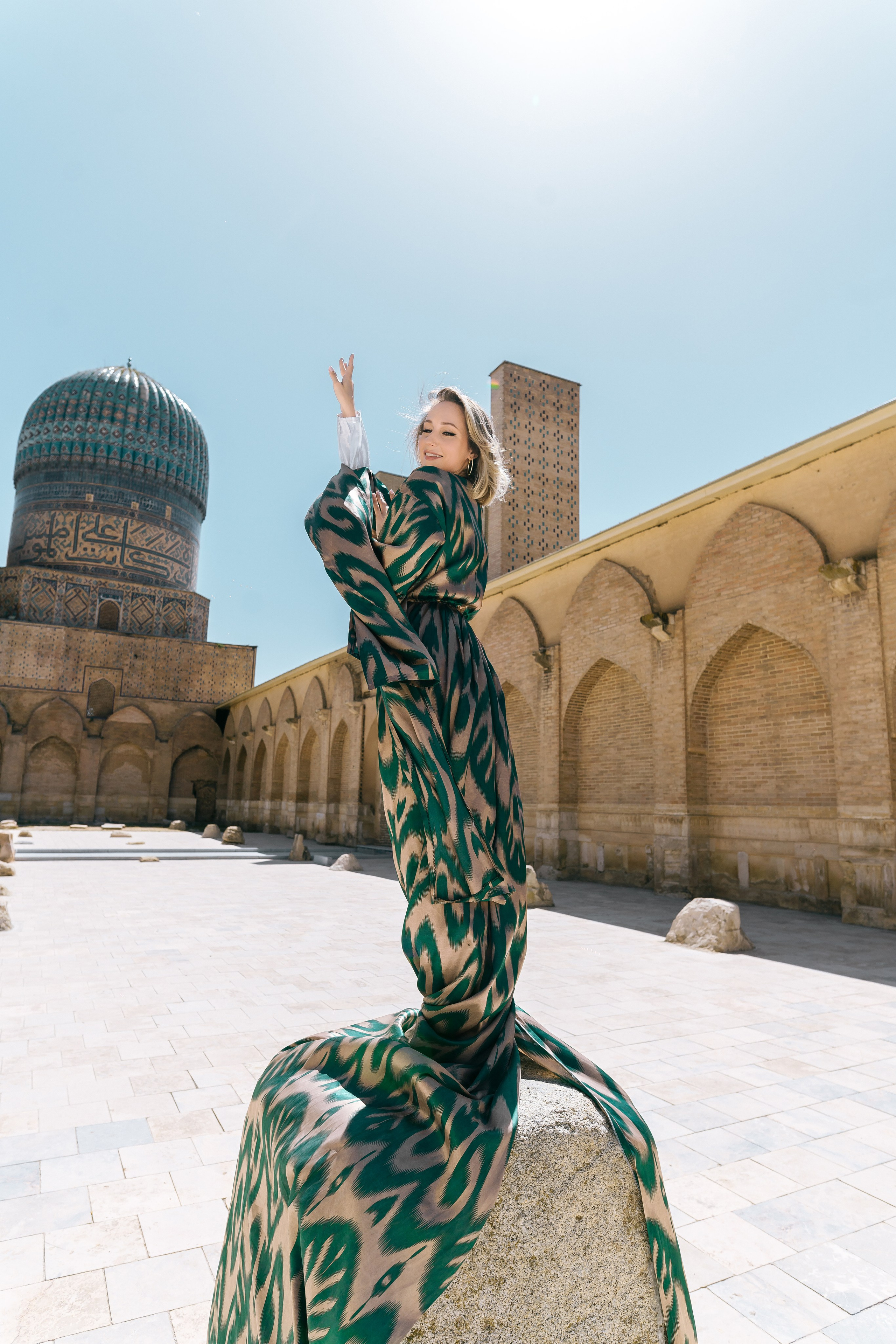 A long dress for a photo shoot. Photographer in Uzbekistan and Samarkand Djasur Marupov