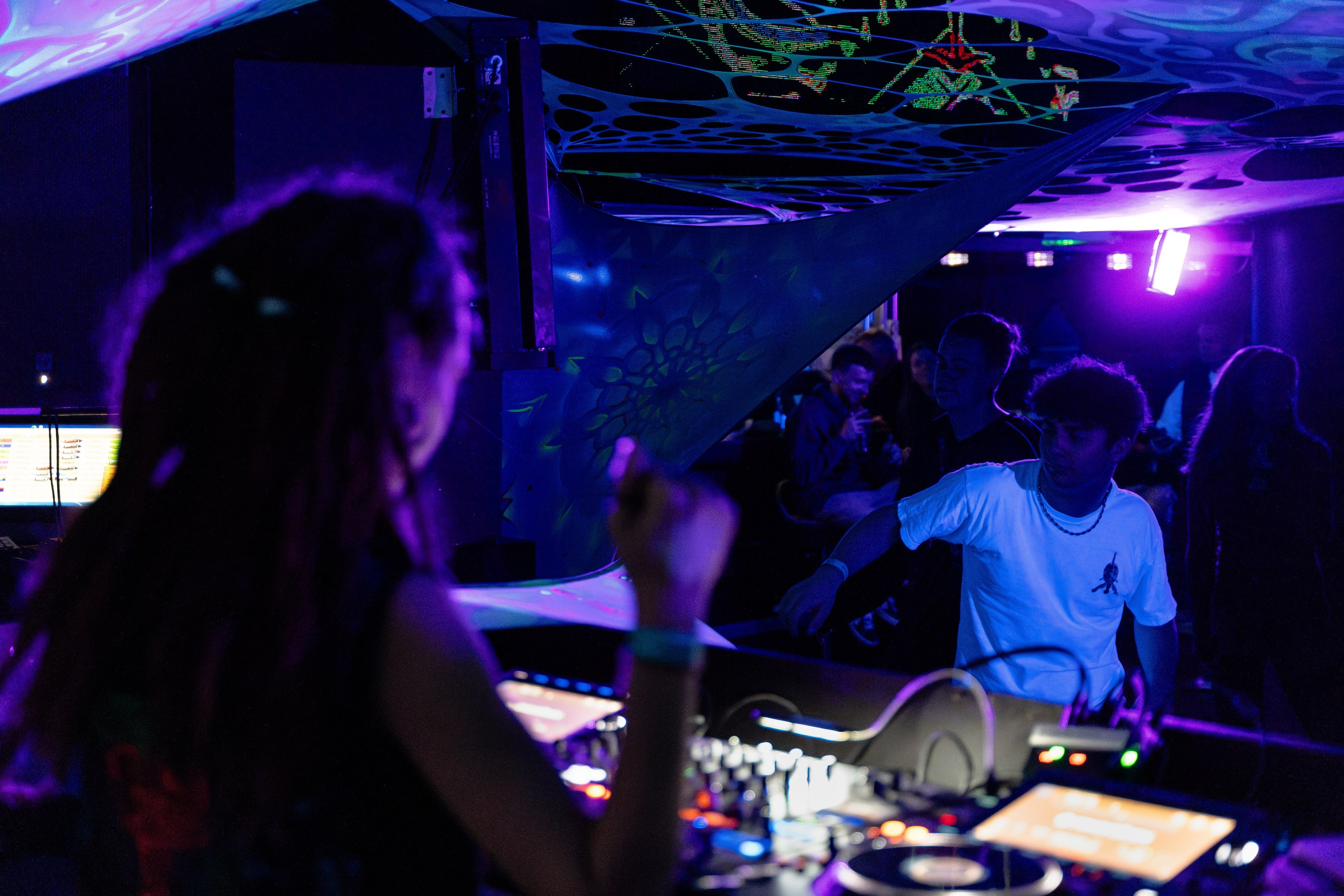 Nibirus People Techno Party Photography - 808Media. 808Media – Professionelle Foto- und Videografie für Restaurants, Hotels, Events und Hochzeiten in Innsbruck und Tirol