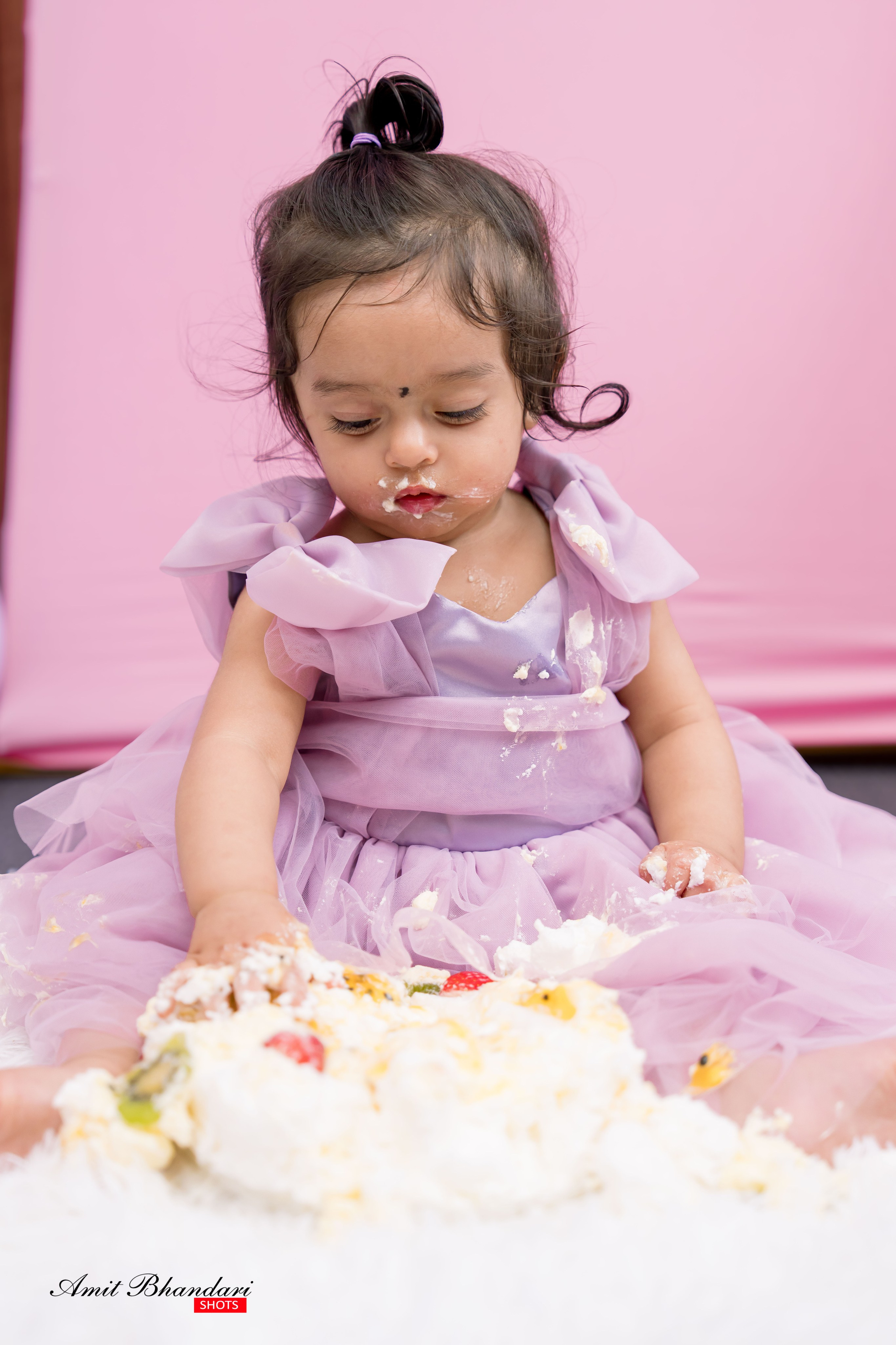 Yuhana’s Cake Smash Session. Freelance Photographer in Newcastle & Central Coast