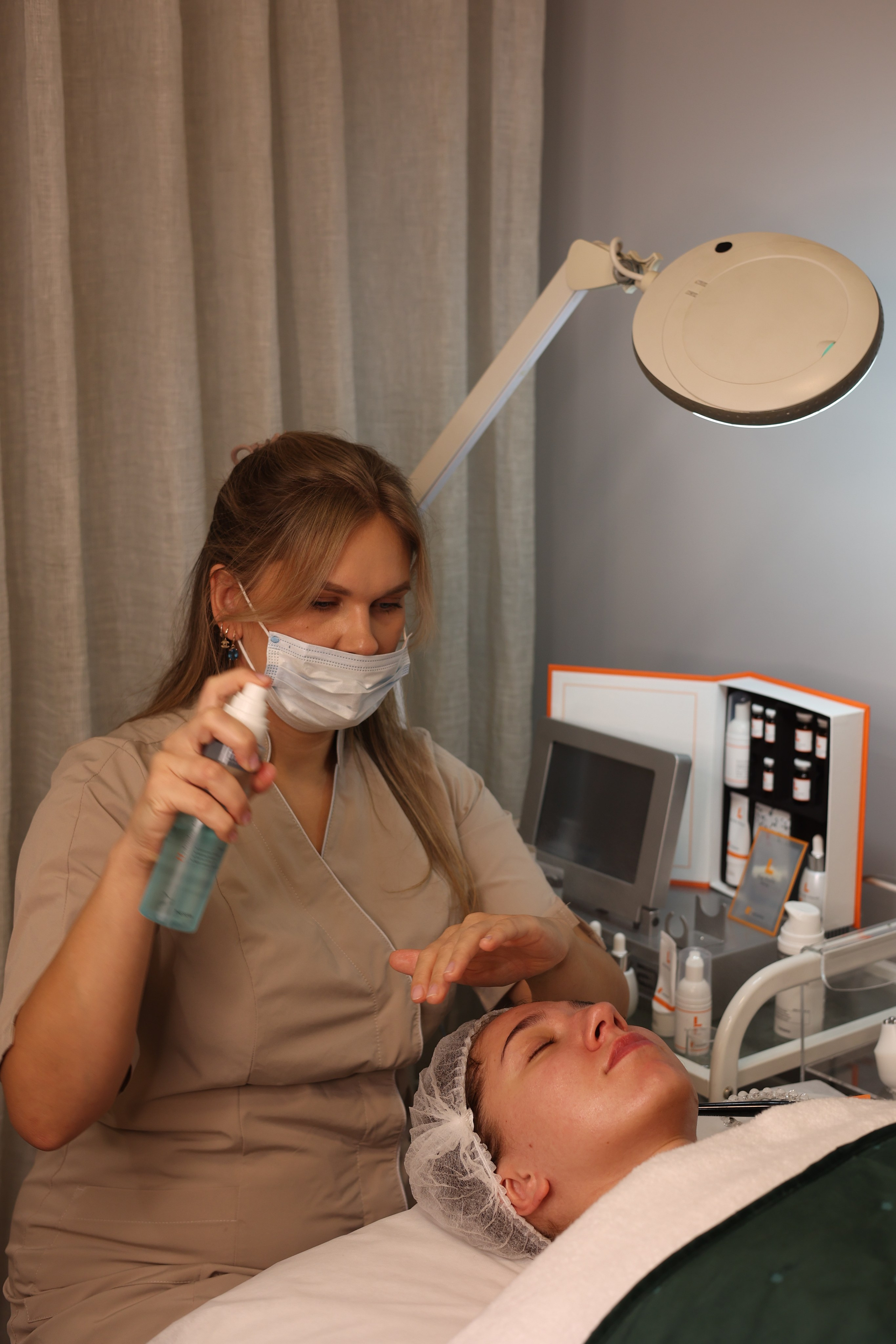 COSMETOLOGIST — Diana. Main