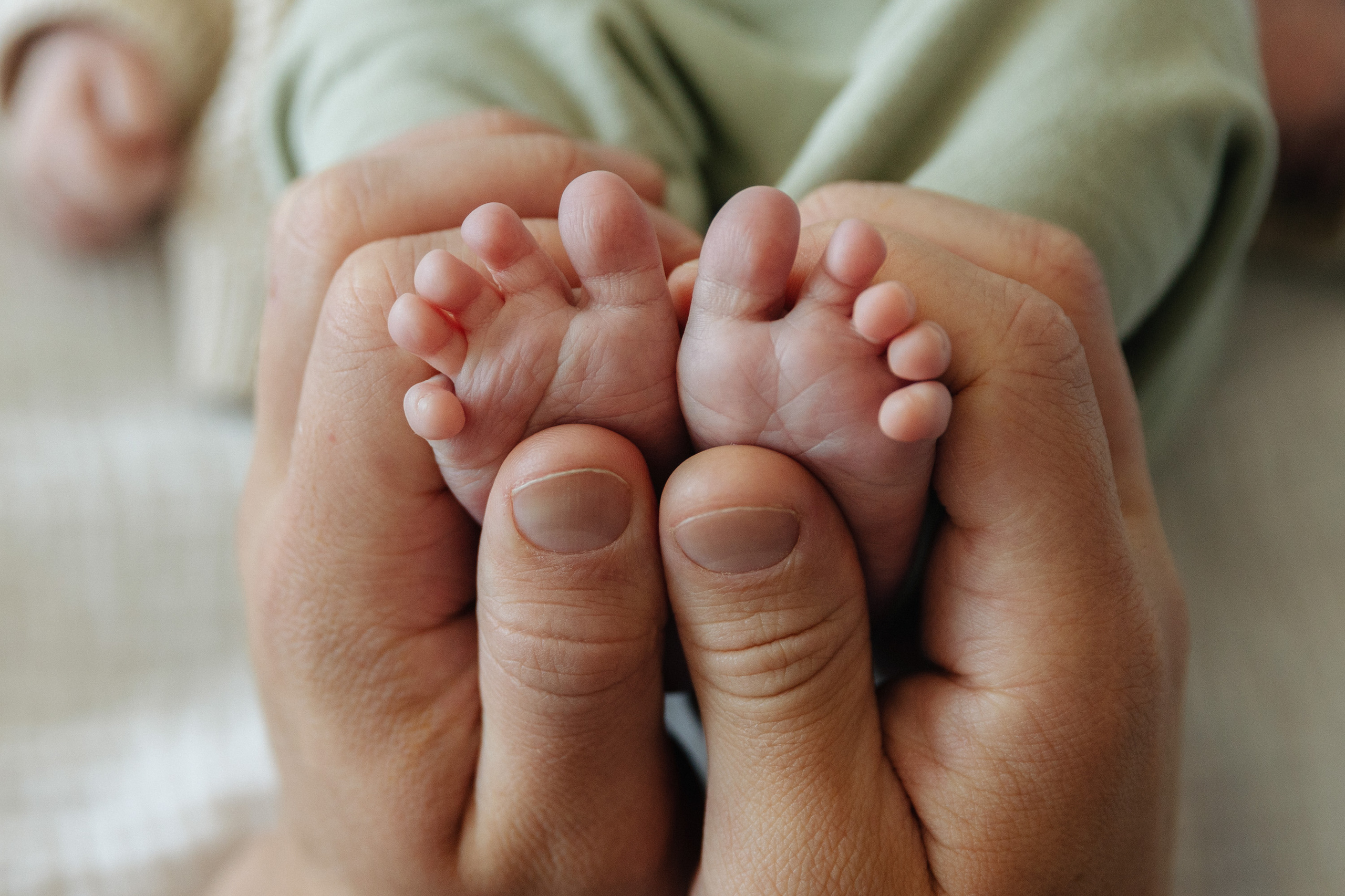 tiny feet in dad's hands