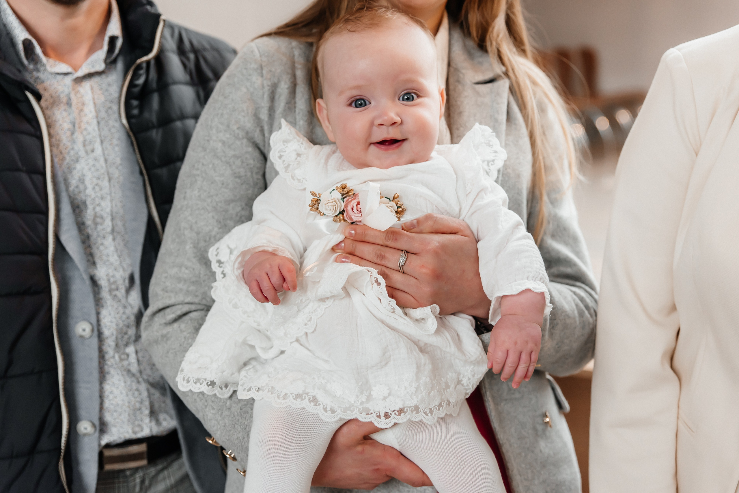 Chrzest Maja. Eugene Save – Fotograf Ślubny i Rodzinny | Warszawa i Cała Polska