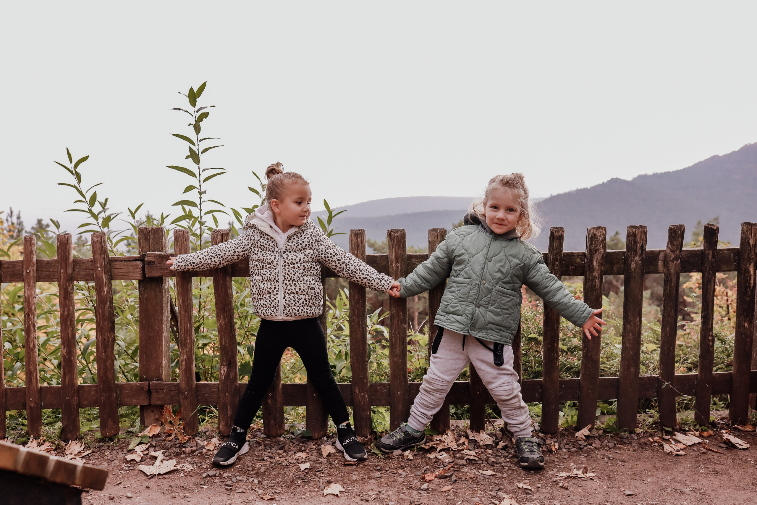 „Authentische Kindergartenfotos in Speyer – Kinder im freien Spiel“