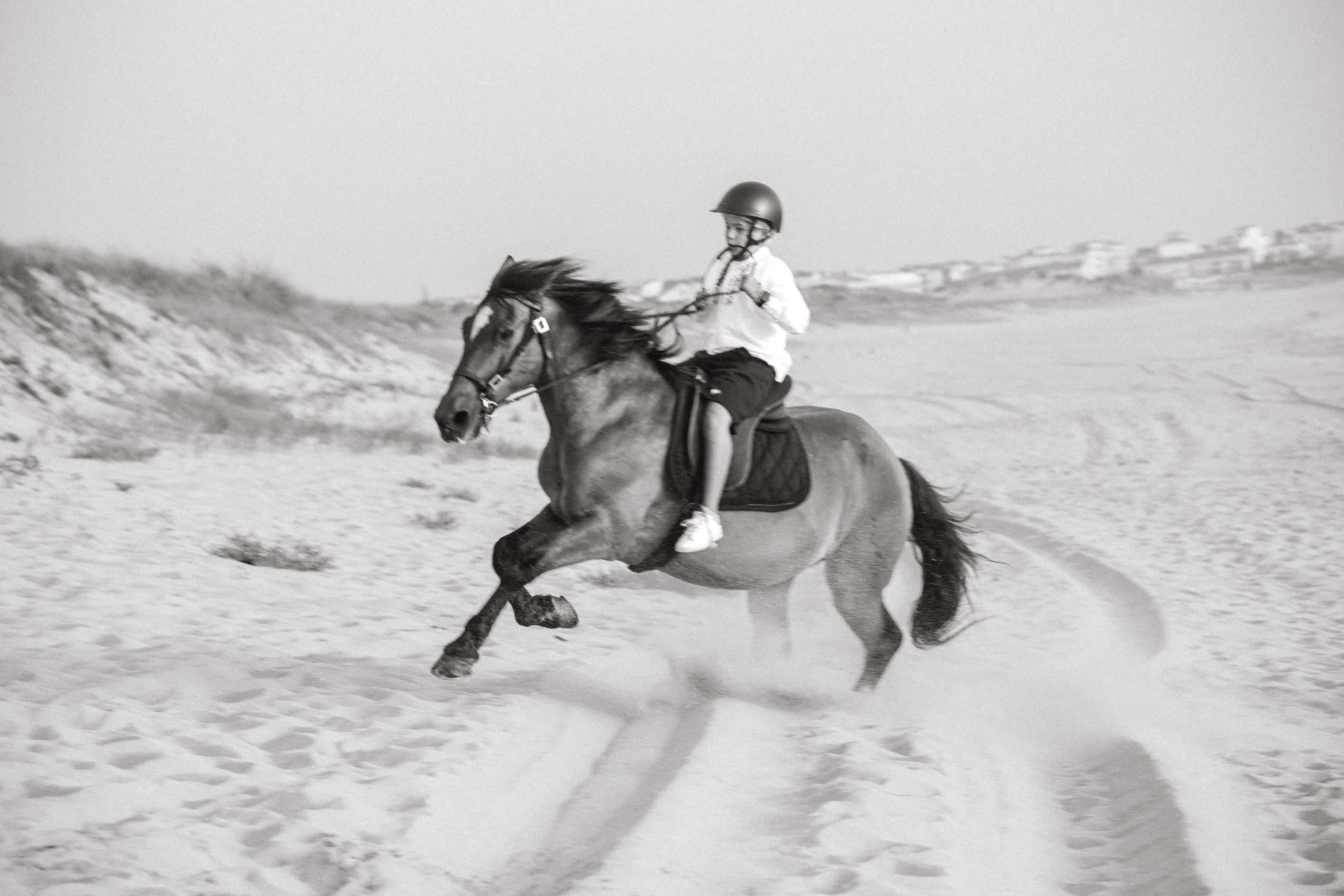 Marlene & Tiago com filhos. Passeios a Cavalo na Praia Peniche | Eco Salgados Agroturismo