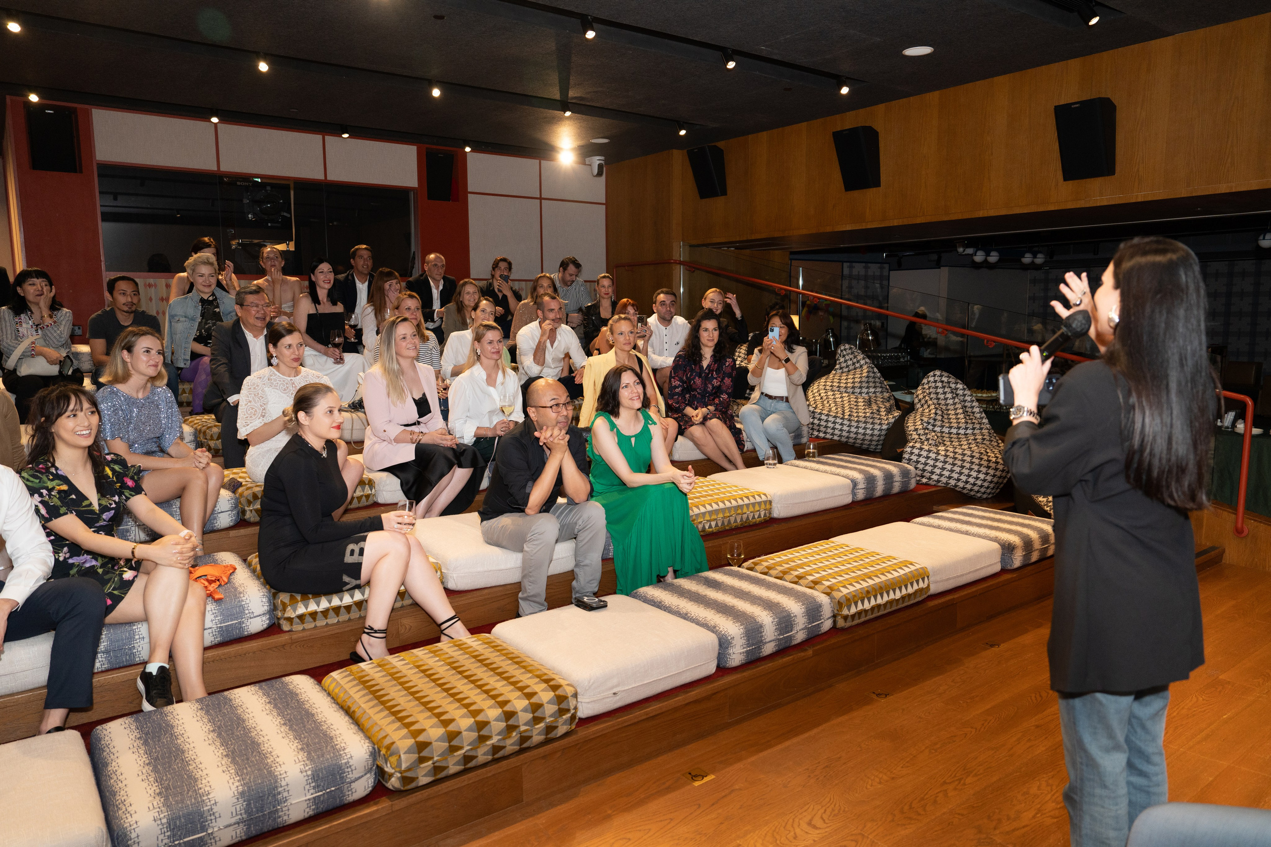 KRISP. PRODUCTION MOVIE PREMIER. ФОТОГРАФ В ГОНКОНГЕ (СВАДЬБЫ, FASHION, СЕМЕЙНЫЕ, МЕРОПРИЯТИЯ, ФОТОПРОГУЛКИ)