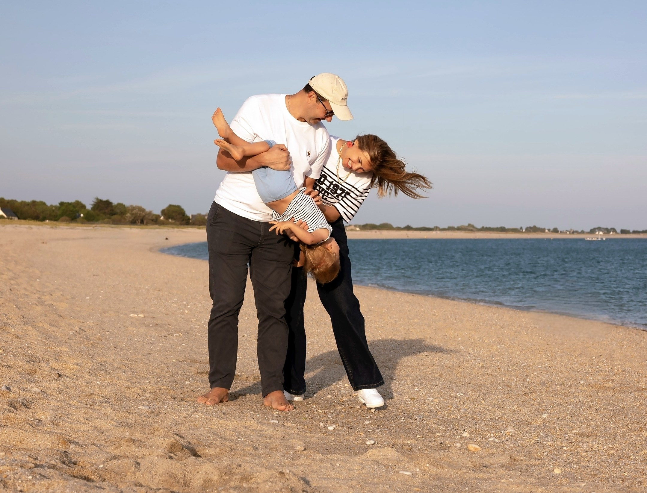 Family photoshoot in Paris. Alina Tagzieva- a photograper in Paris