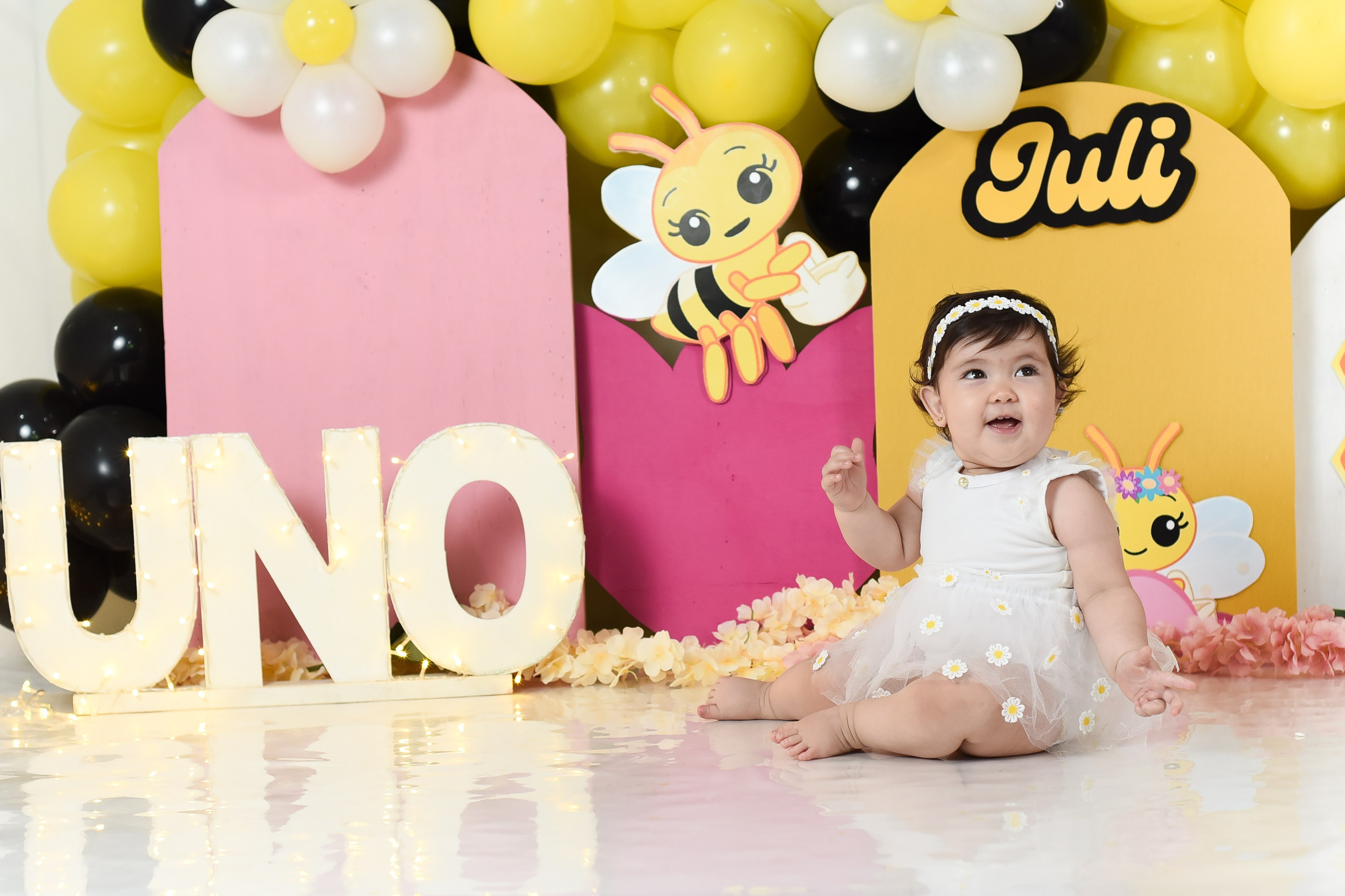 Sesión 1er añito de Juli. Temática: Abejita de Plim Plim +  Mini Sesión Navideña. Fotografo de casamiento en misiones y fotógrafo de familia  Posadas