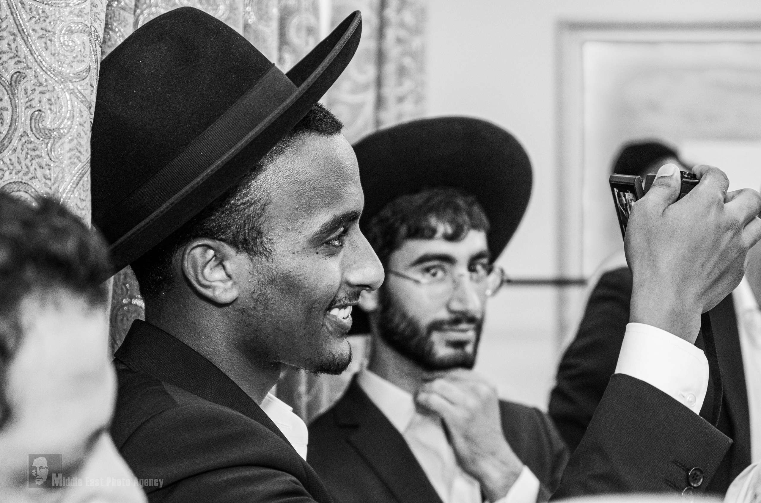 ‏ברית מילה. Middle East Photo Agency — Photography & Event Magnets — סוכנות צילום והדפסת מגנטים לאירועים